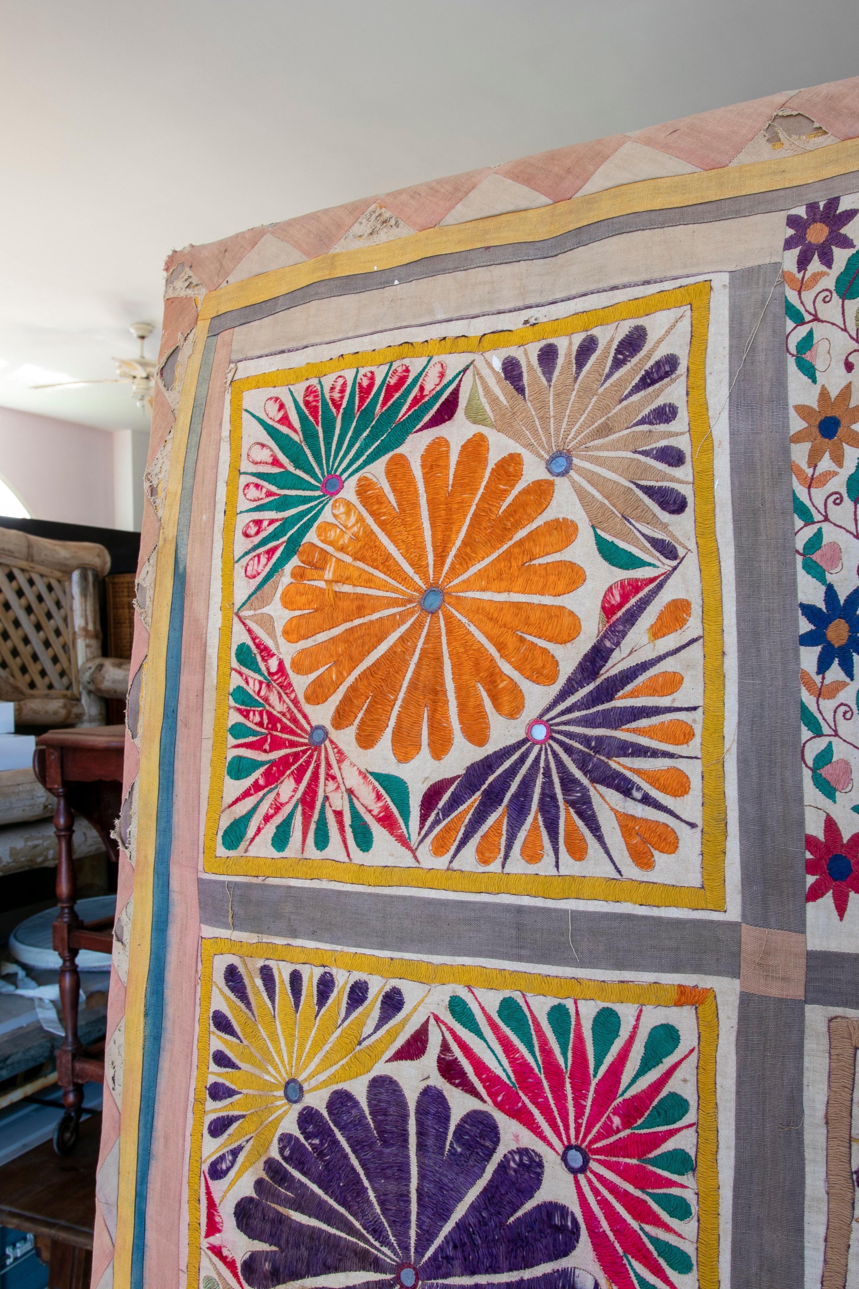 1920s Indian Embroidered Panel Silk Tapestry w/ Geometric Pattern & Wooden Frame In Good Condition For Sale In Marbella, ES