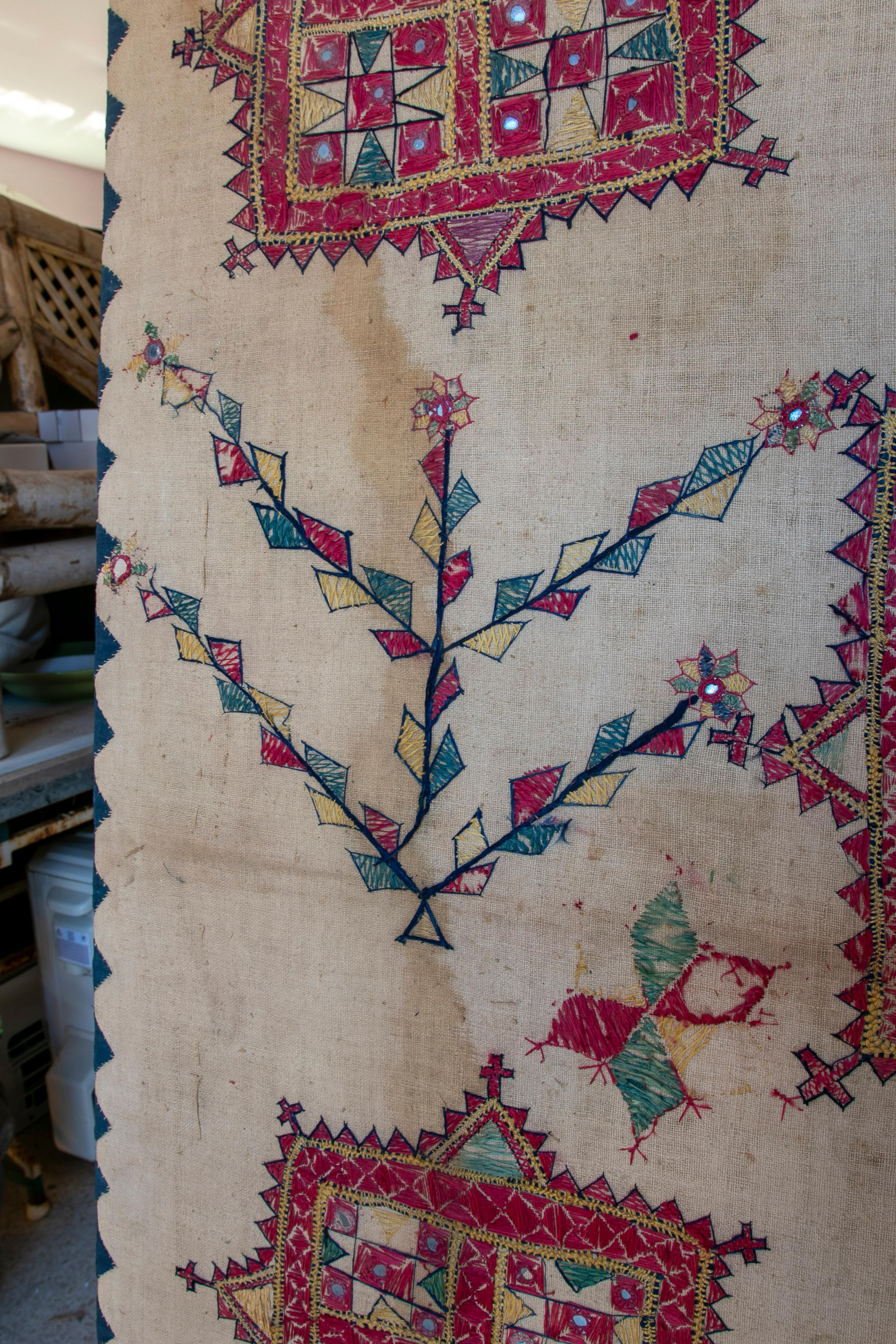 1920s Indian Hand Embroidered Silk Tapestry w/ Geometric Pattern & Wooden Frame For Sale 10