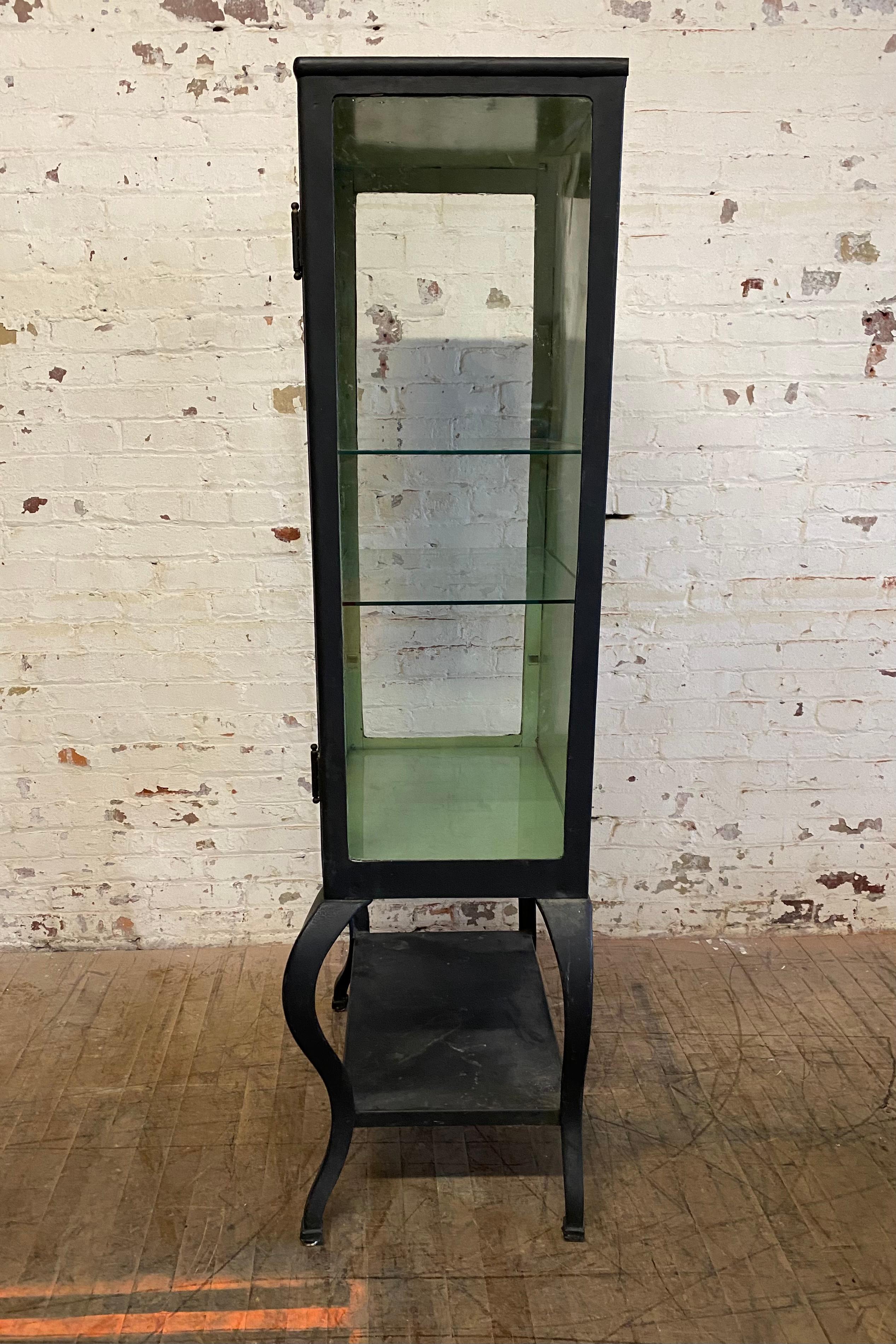 1920s Industrial Steel & Glass Medical, Dr's Cabinet / Vitrine, Storage In Good Condition In Buffalo, NY