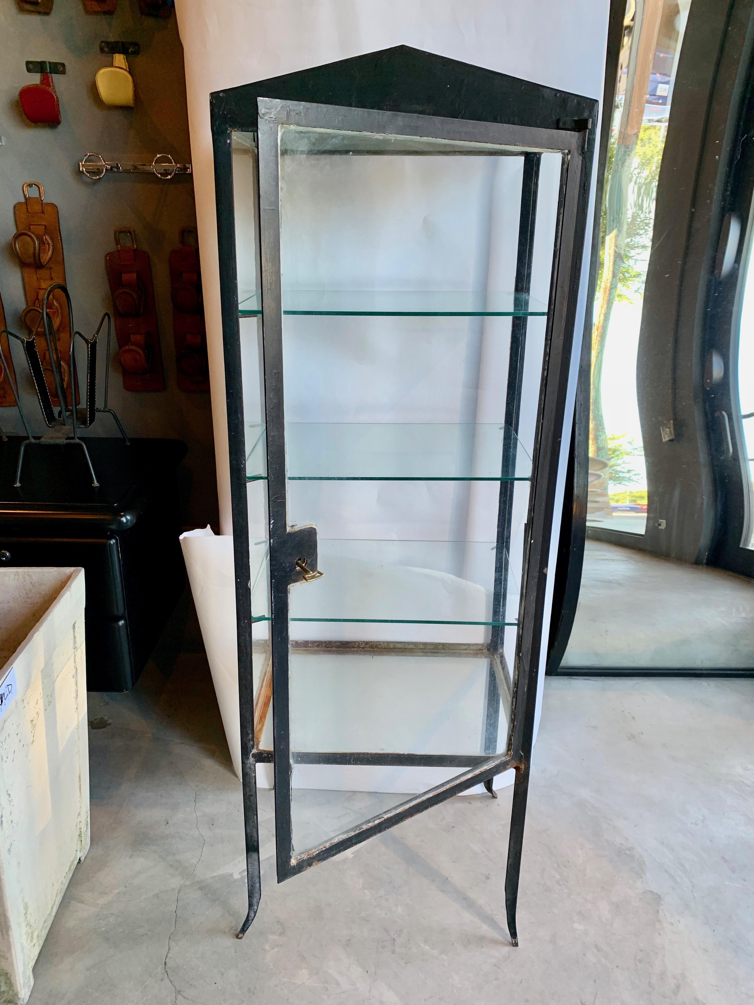 Stunning Art Deco vitrine made in the 1920s in Argentina. Original brass label on front. Slender legs, original glass shelves and working lock with brass key. Fantastic display cabinet.
 