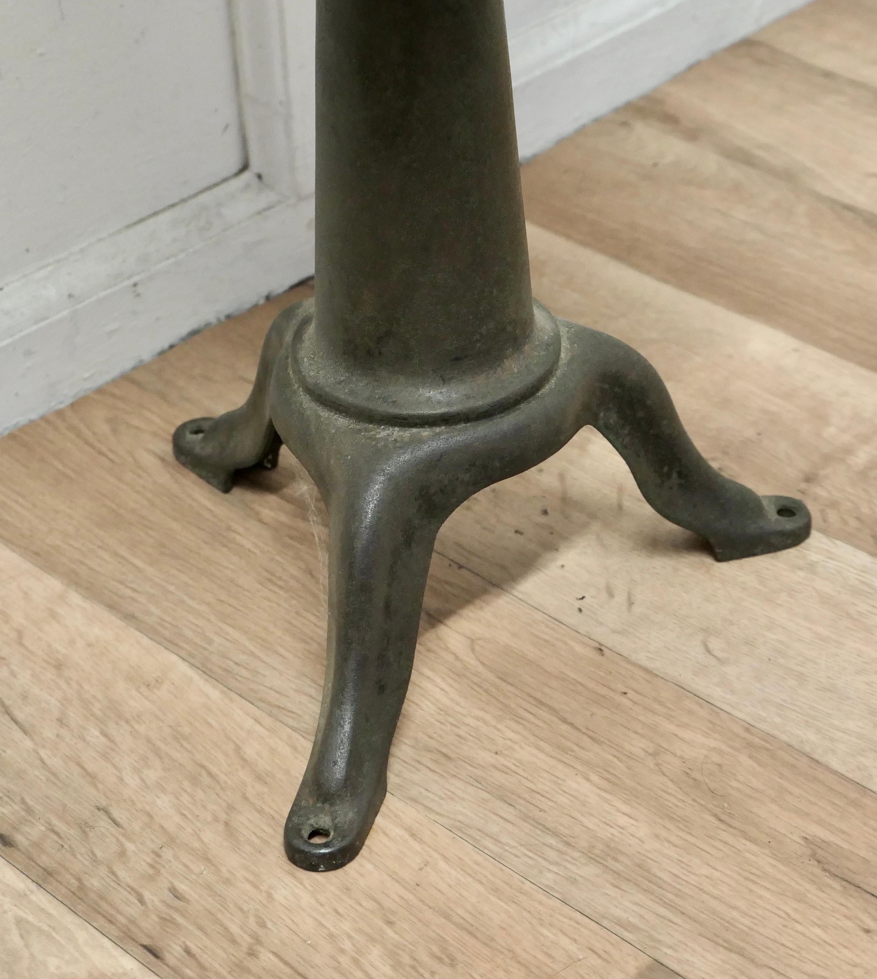 1920's Iron and Pine Machinist’s Revolving Stool In Good Condition In Chillerton, Isle of Wight