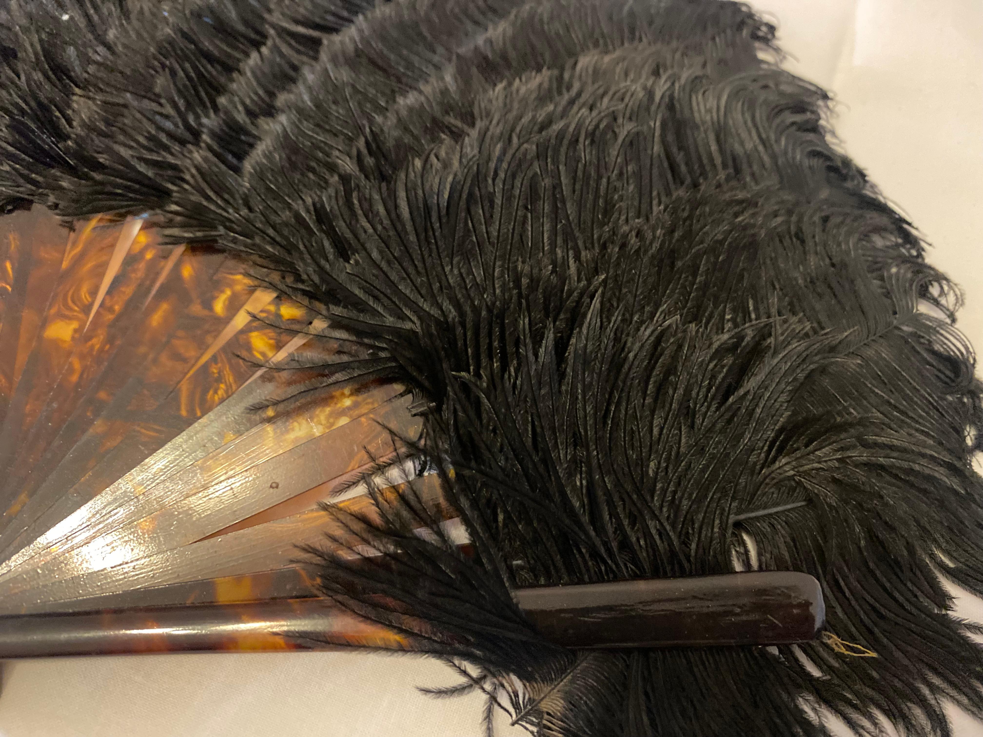 1920s Italian Art Deco Feather Fan with Faux Tortoiseshell Staves For Sale 1