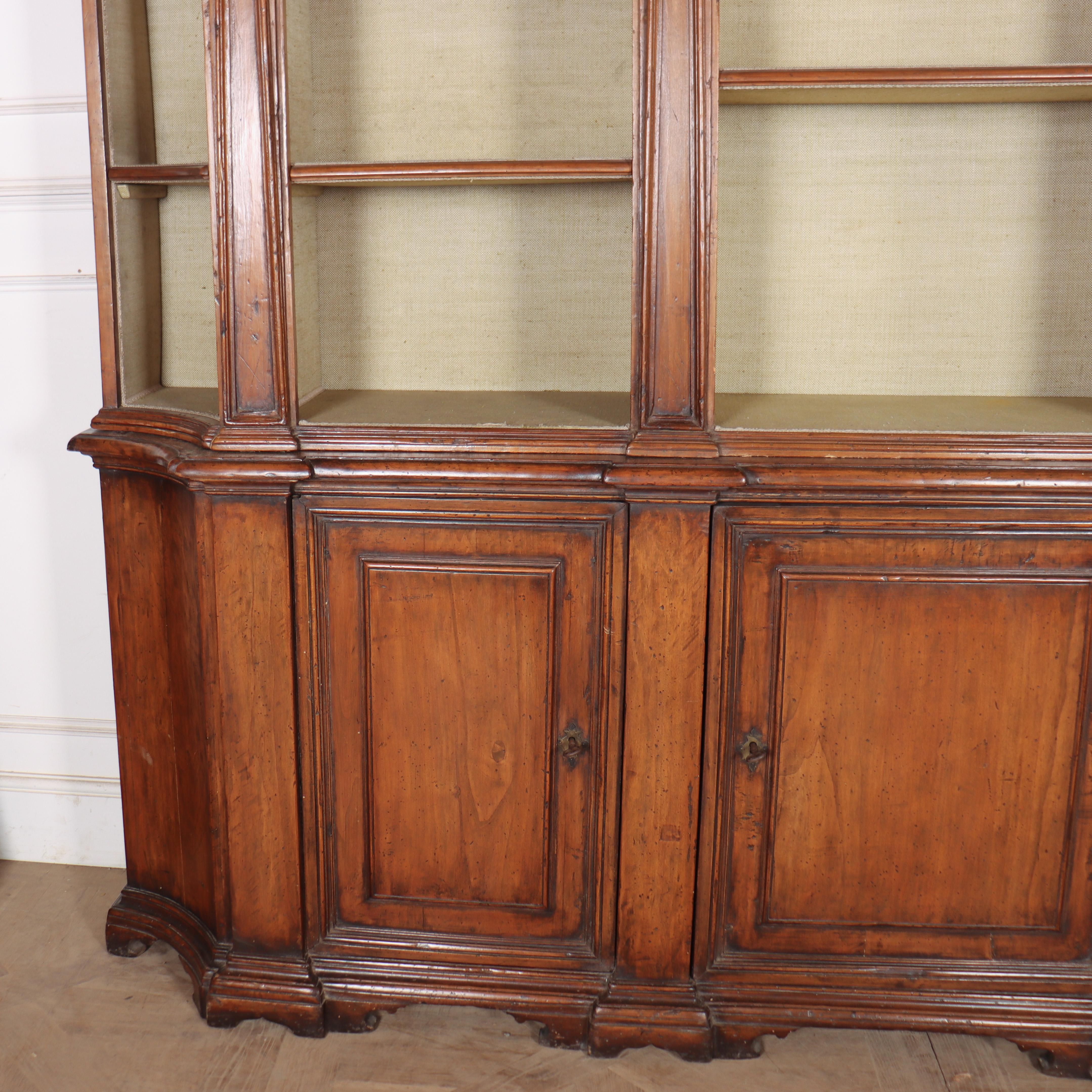 1920's Italian Bookcase siglo XX en venta