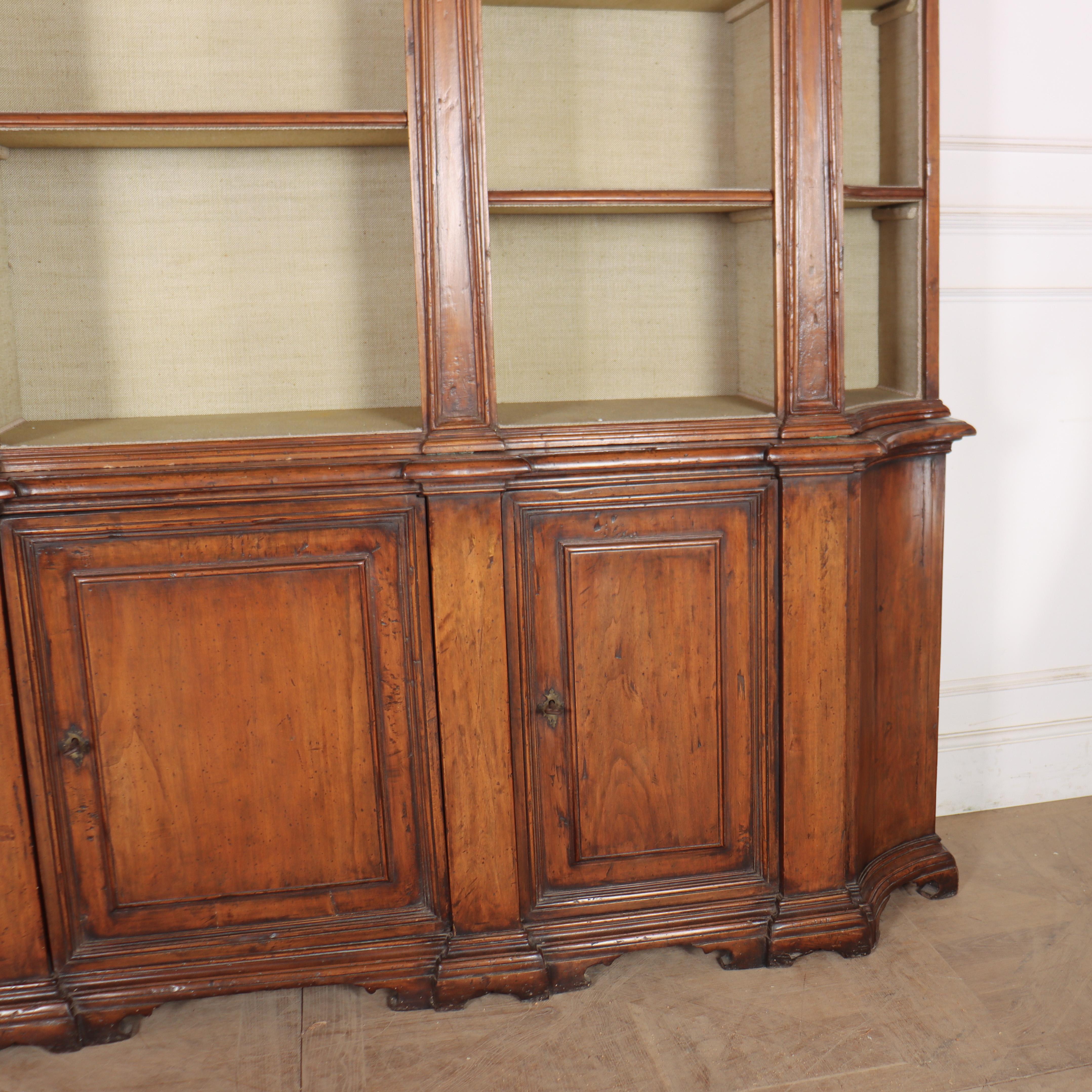 1920's Italian Bookcase en venta 1