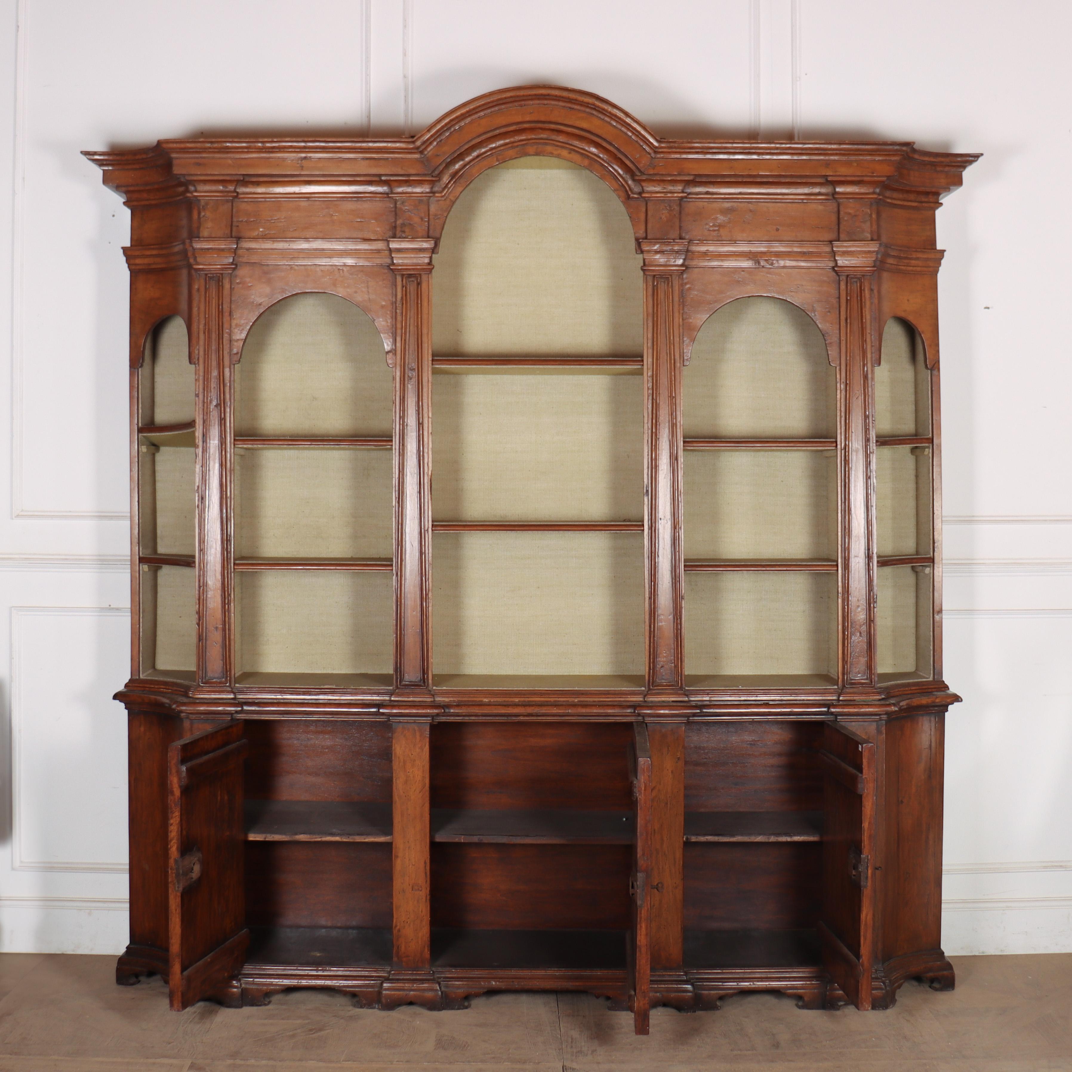 1920's Italian Bookcase en venta 2