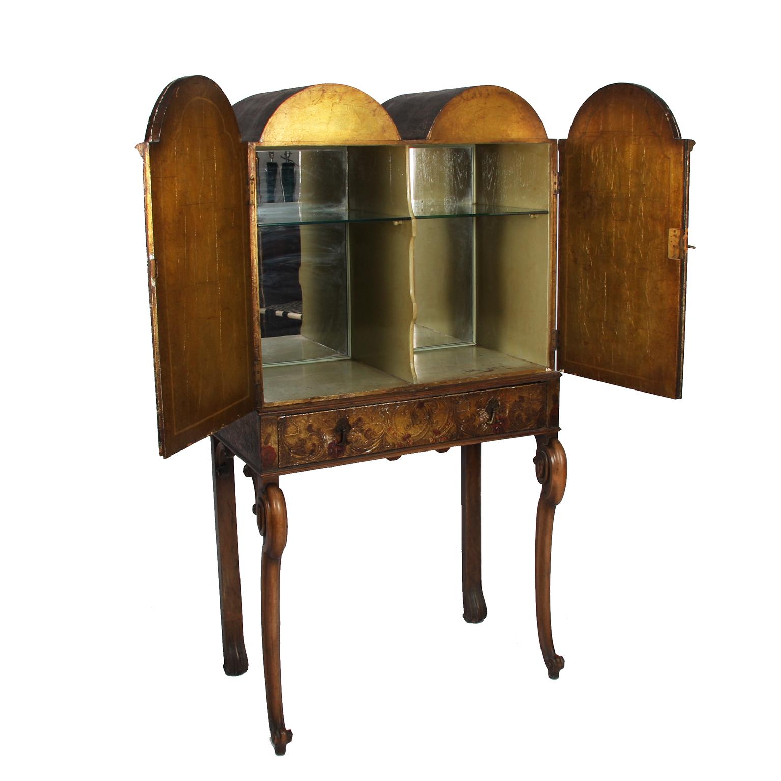 Giltwood 1920s Italian Gilt and Lacquer Drinks Cabinet with Mirrored Interior