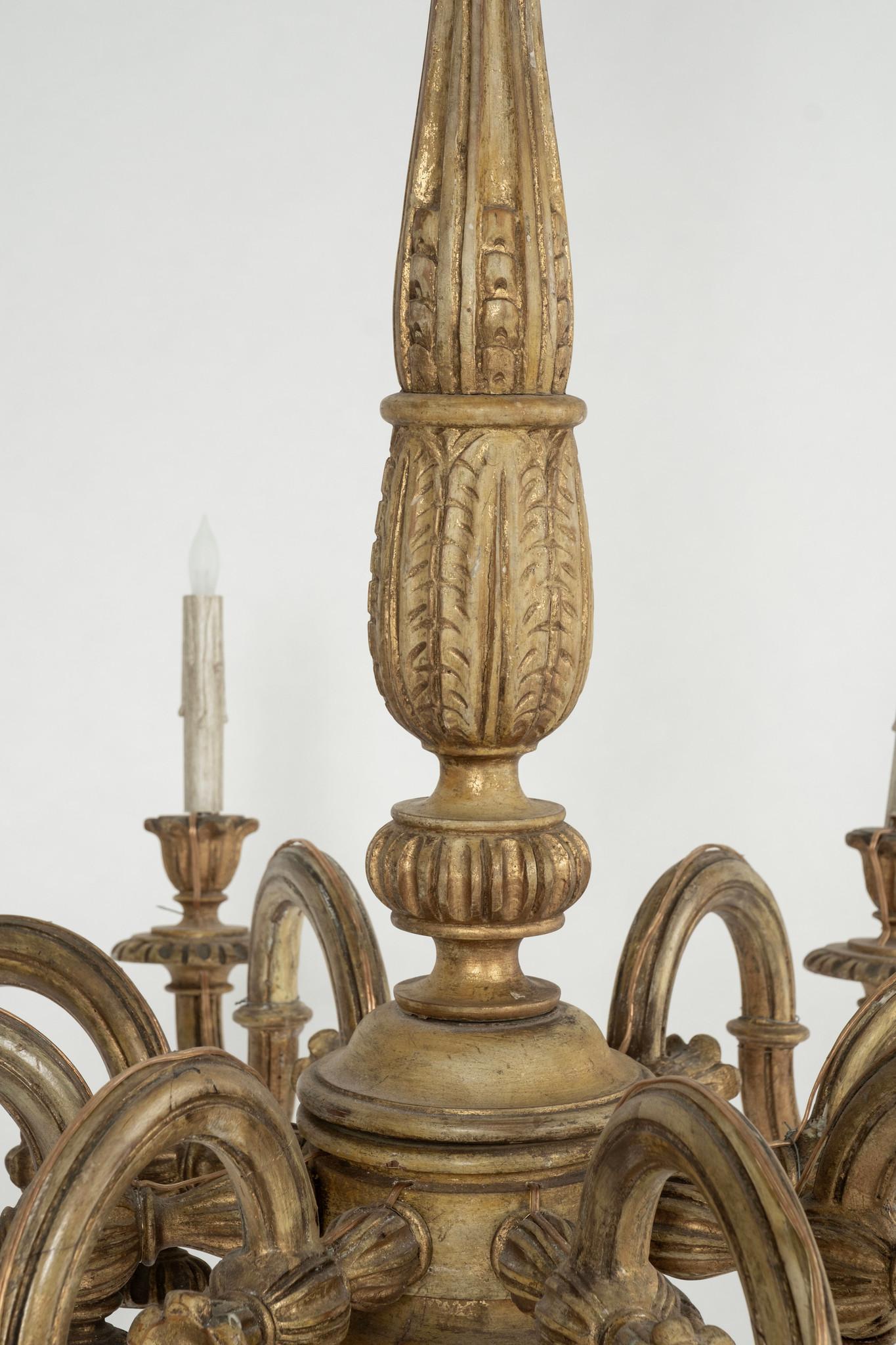 Lustre italien en bois doré des années 1920 en vente 2