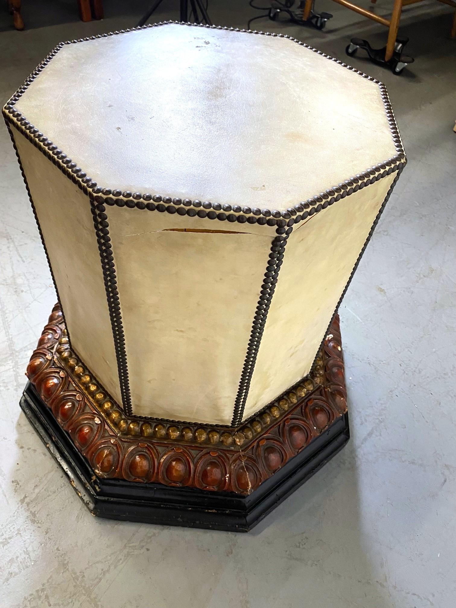 Italienischer Leder- und Wood Stand aus den 1920er Jahren im Zustand „Relativ gut“ im Angebot in Pomona, CA