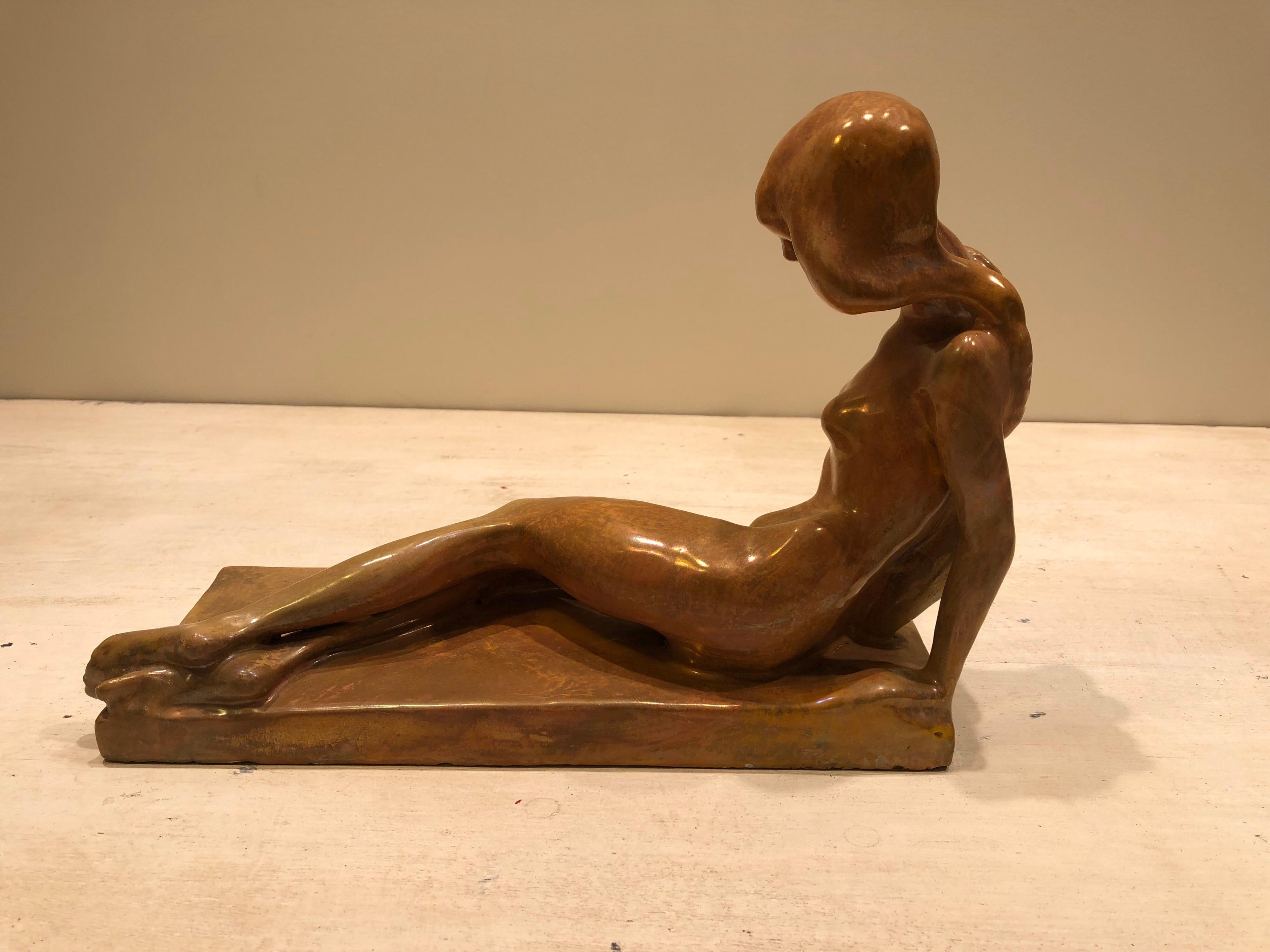 1920s Italian Mazzolani Signed Ceramic Sculpture of a Nude Woman In Good Condition For Sale In London, GB