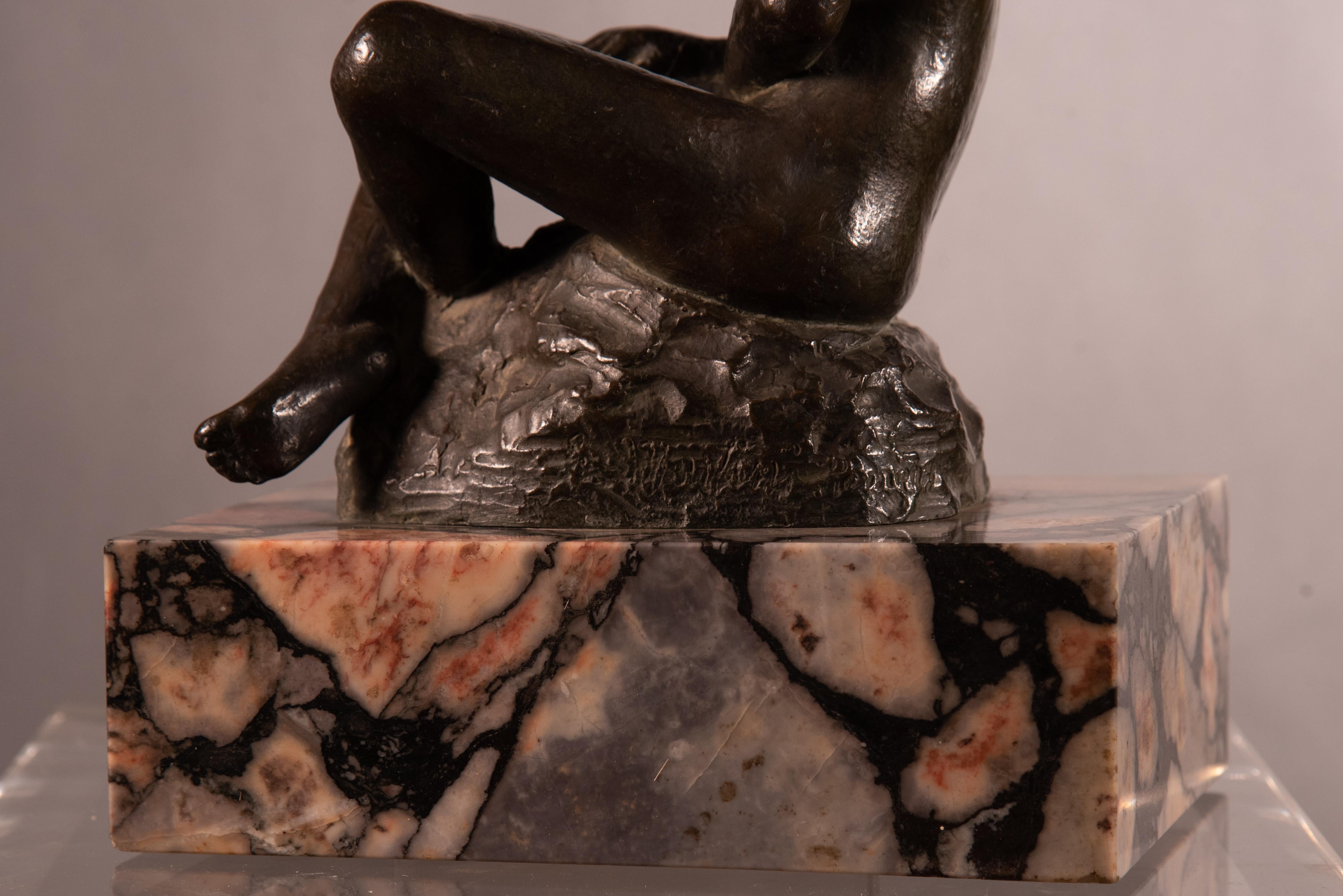 Sculpture en bronze signée Art déco italien des années 1920 - Femme nue en vente 3