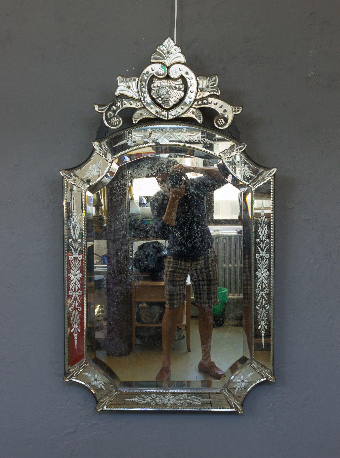1920s Venetian mirror with etched border. The center mirror has wonderful aging and is in very good condition with no loss to mirror or glass..