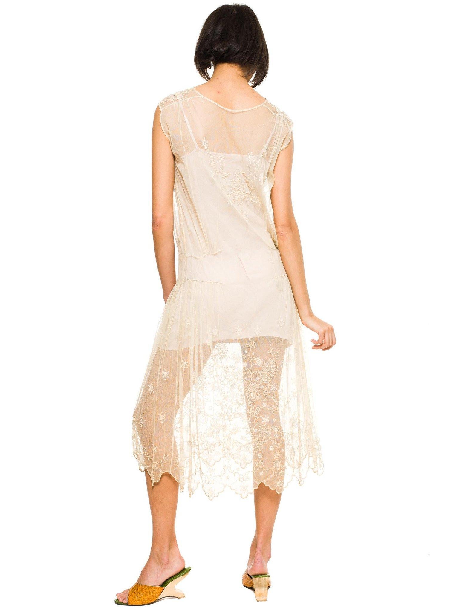 Handbesticktes Kleid aus elfenbeinfarbenem Baumwollnetz im Callot Soeurs-Stil aus den 1920er Jahren (Weiß) im Angebot