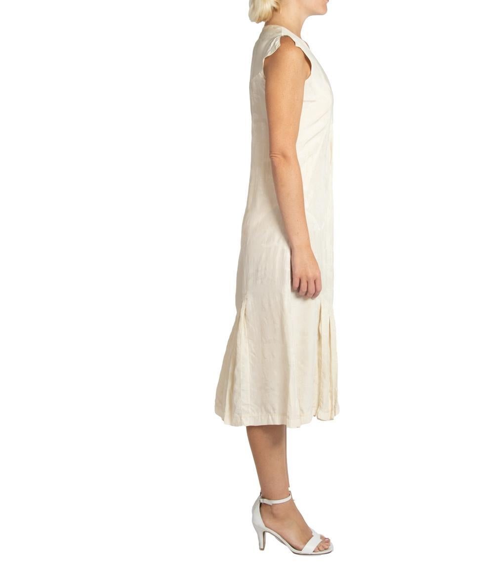 1920S Elfenbeinfarbenes Minimalistisches Kleid aus Seidenjacquard Damen im Angebot