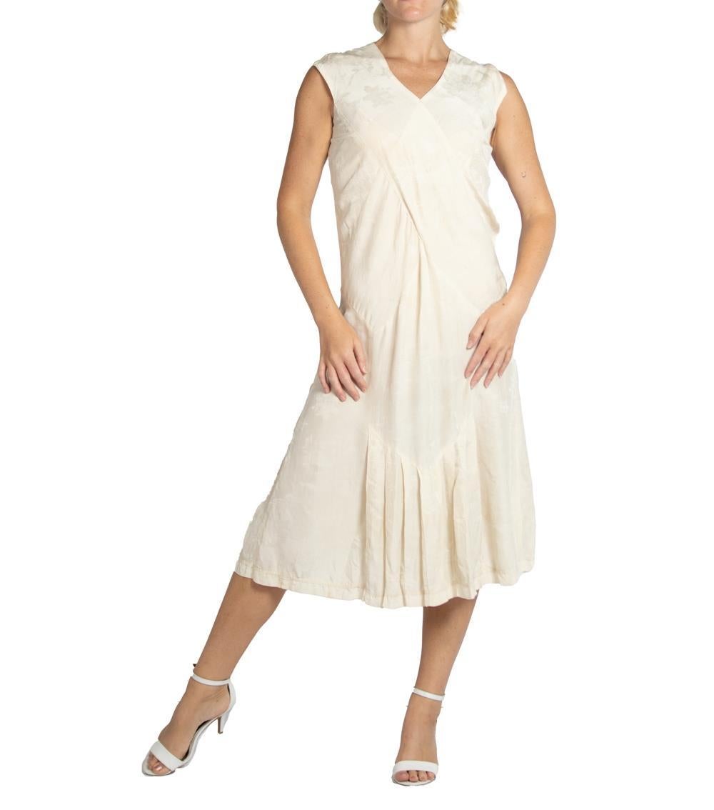 1920S Elfenbeinfarbenes Minimalistisches Kleid aus Seidenjacquard im Angebot 4