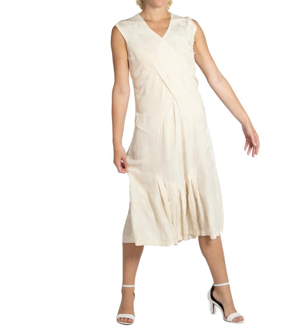1920S Elfenbeinfarbenes Minimalistisches Kleid aus Seidenjacquard im Angebot 5