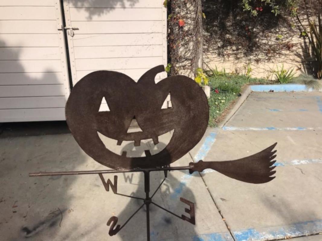 why is there an o on a weather vane