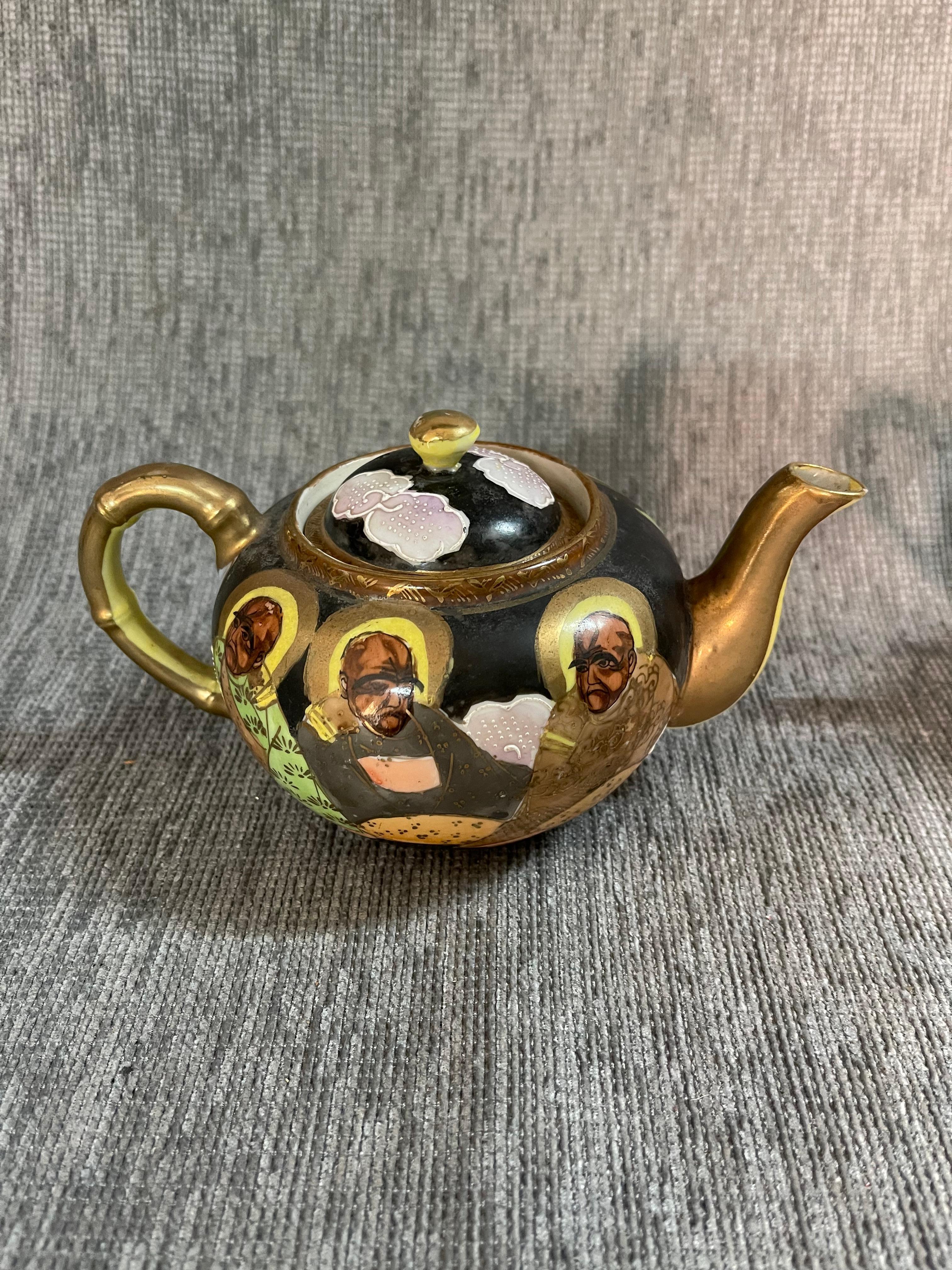 1920s Japanese Hand Painted and Gilded Demitasse Coffee Service In Good Condition For Sale In Roma, IT