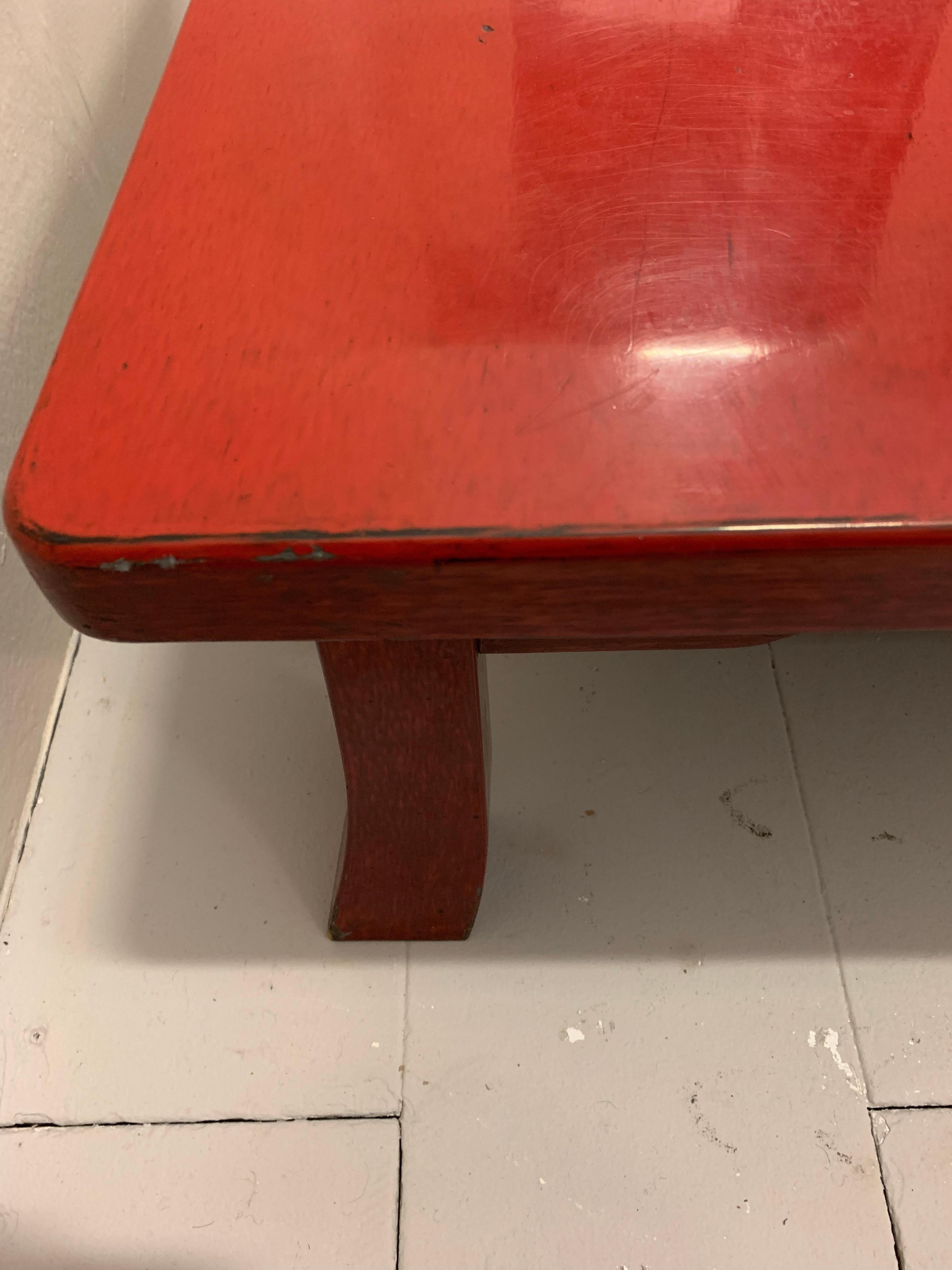 1920s Japanese Oriental Red Negora Lacquered Rectangular Coffee Table  For Sale 4