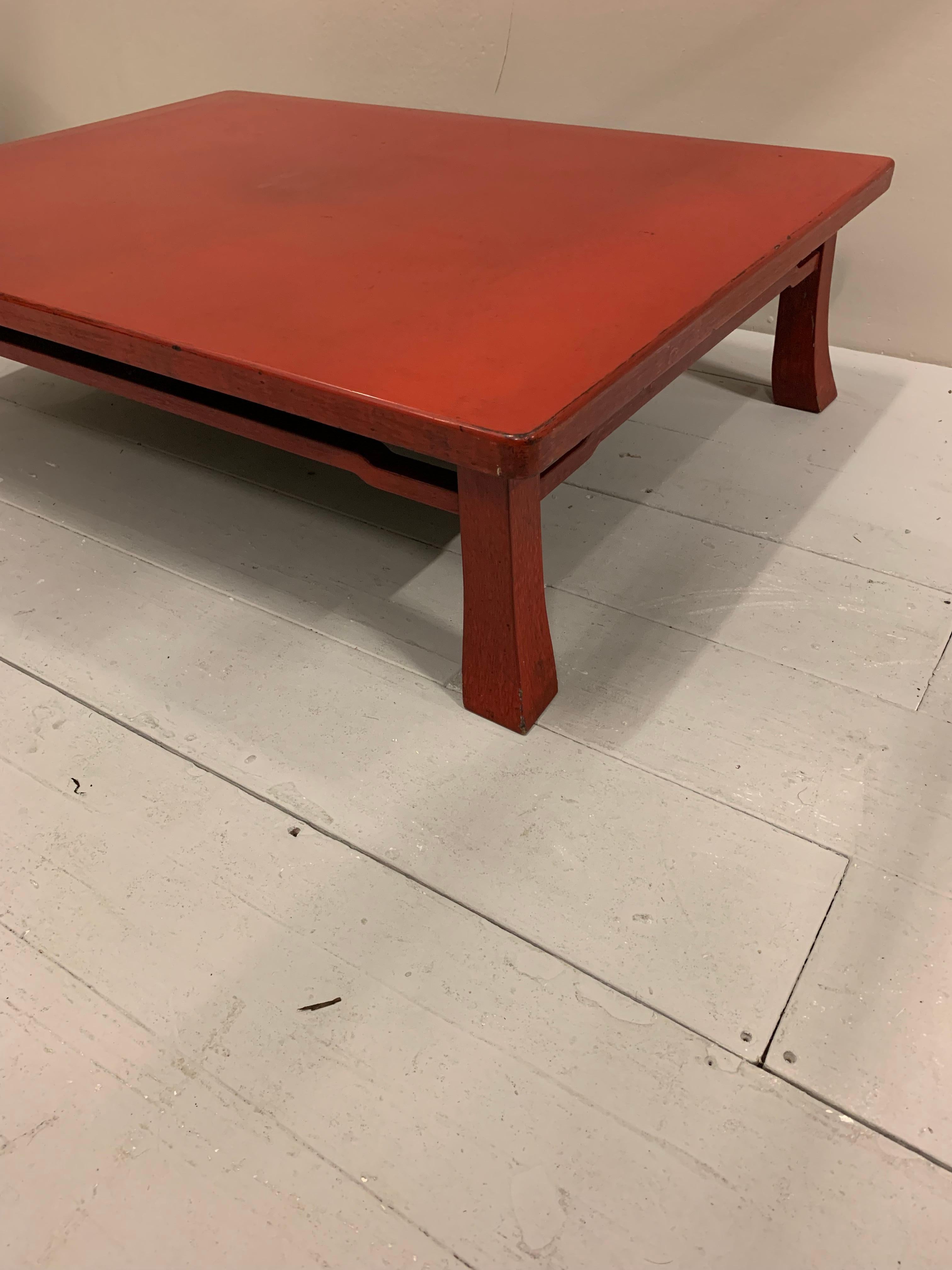 1920s Japanese Oriental Red Negora Lacquered Rectangular Coffee Table  For Sale 7
