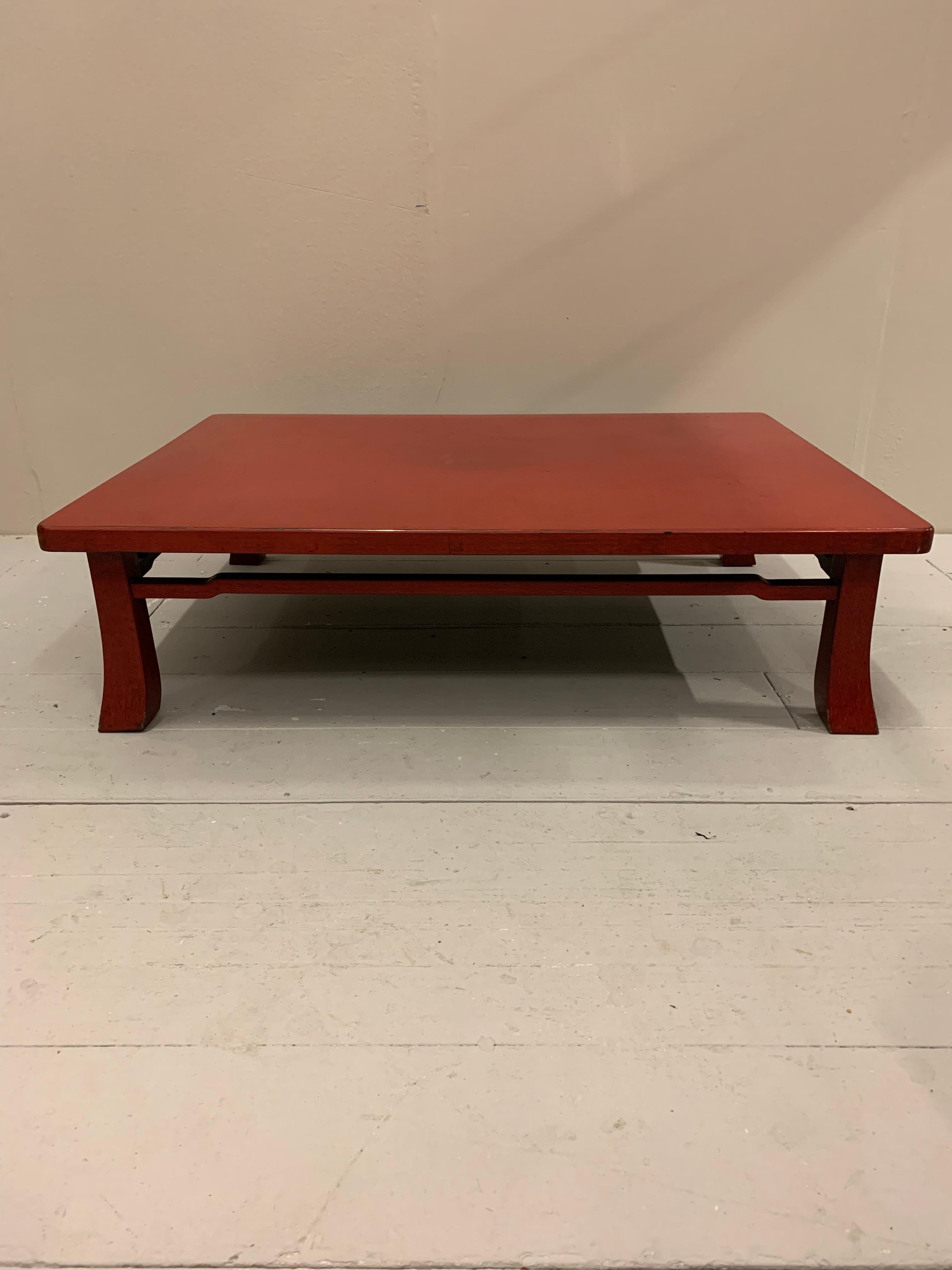 Art Deco 1920s Japanese Oriental Red Negora Lacquered Rectangular Coffee Table  For Sale