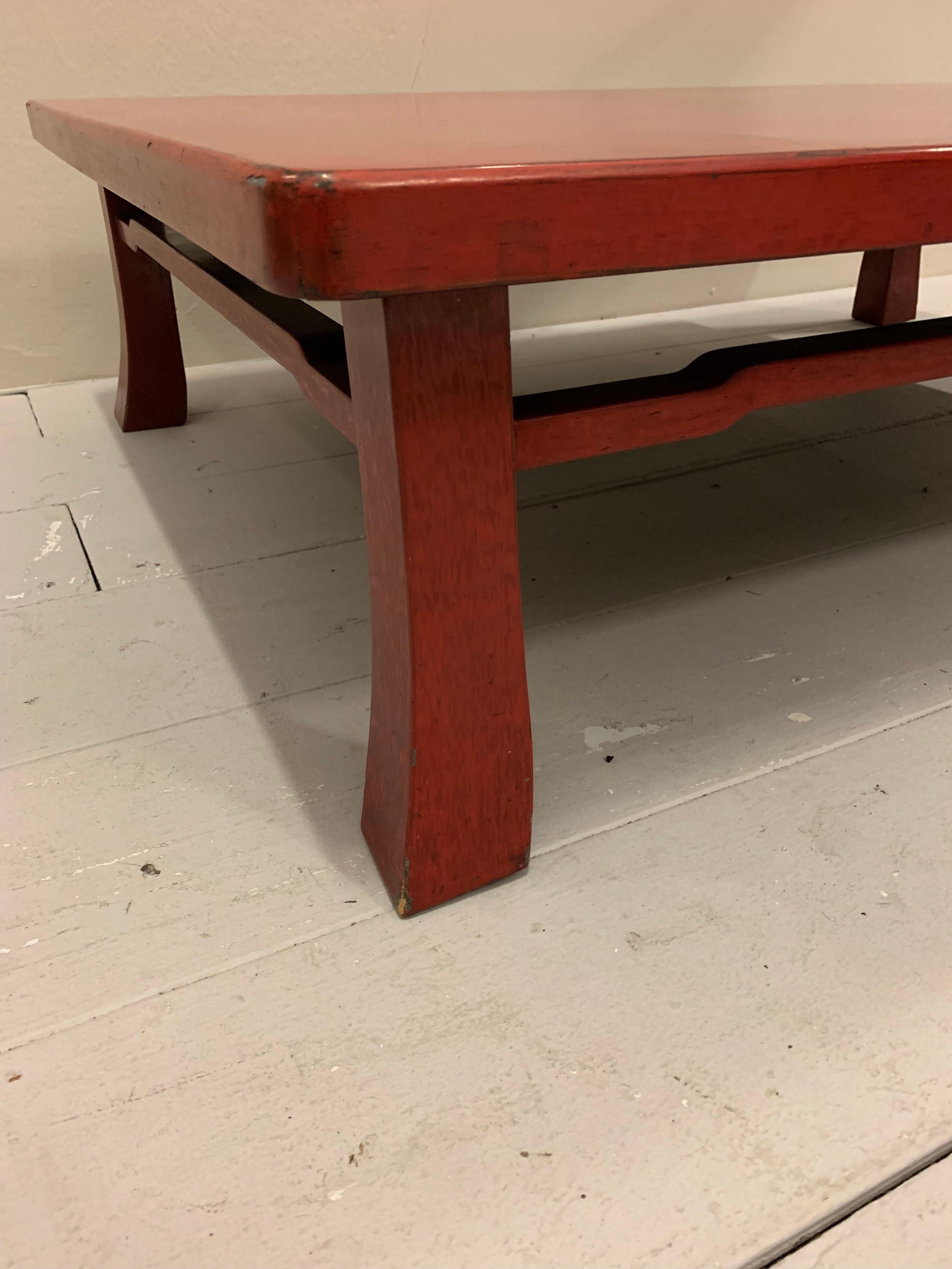1920s Japanese Oriental Red Negora Lacquered Rectangular Coffee Table  In Good Condition For Sale In London, GB