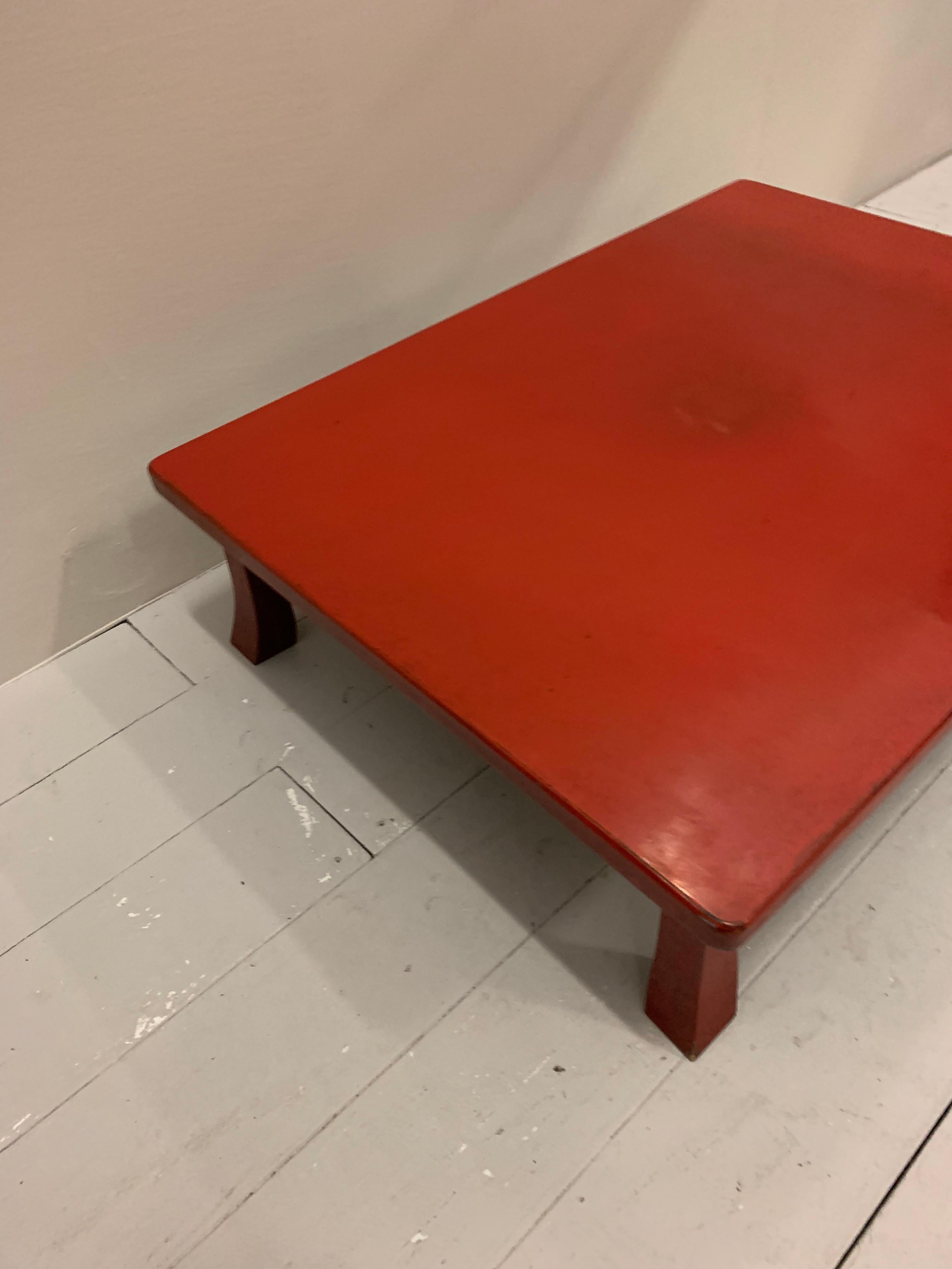 1920s Japanese Oriental Red Negora Lacquered Rectangular Coffee Table  For Sale 2