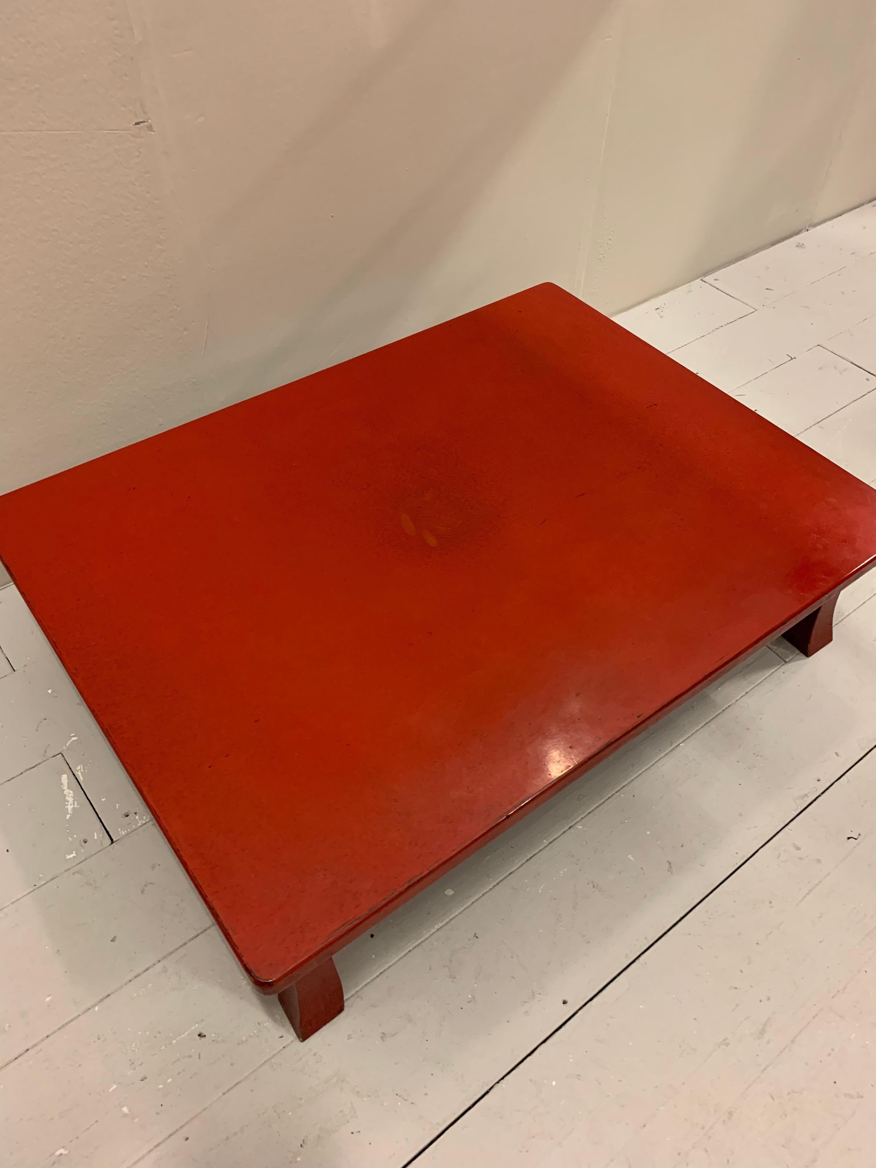 1920s Japanese Oriental Red Negora Lacquered Rectangular Coffee Table  For Sale 3