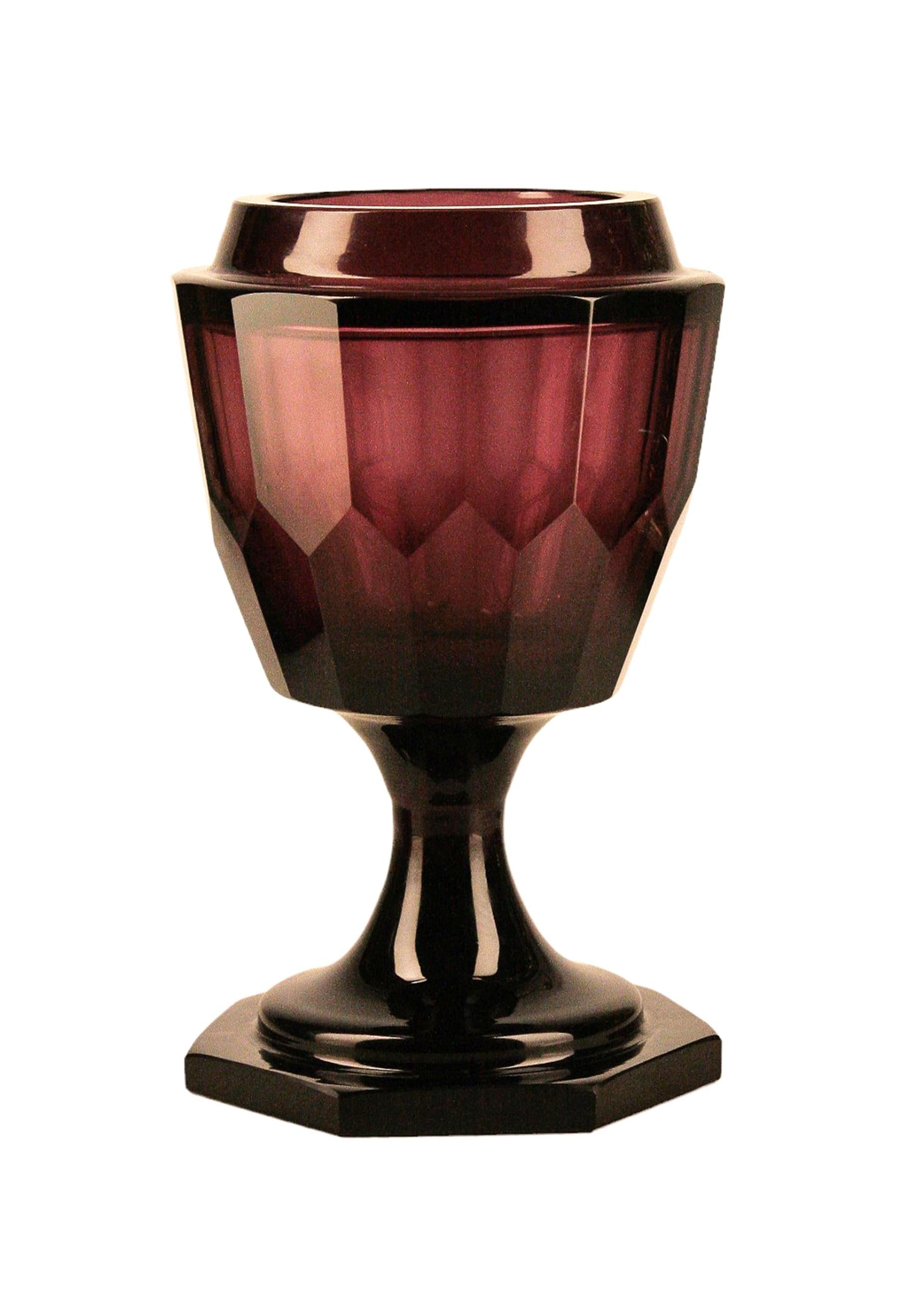 1920s Josef Hoffman's Dark Glass Urn/Vase and Lid for Wiener Werkstätte, Austria In Good Condition In North Miami, FL