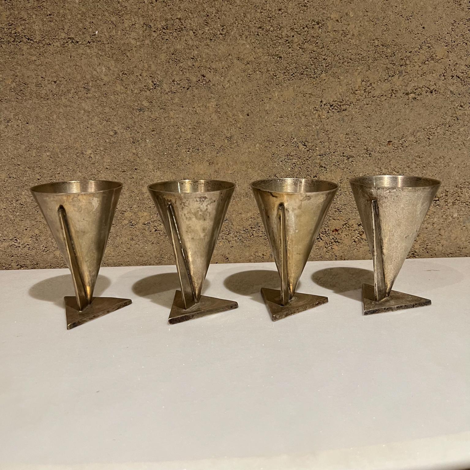 1920s La Maison Desny Modernist French Art Deco set of four silver plate cups Paris.
Art Deco Era measures 4.38 tall x 2.88 
No label remains.
Preowned original unrestored vintage condition.
See images provided please.
 