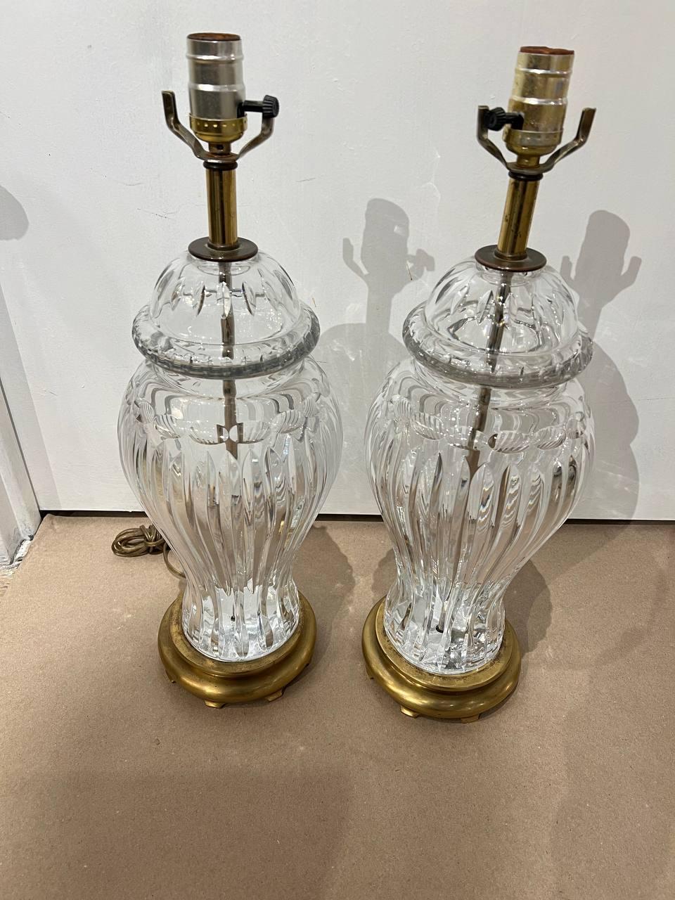 Début du 20ème siècle Paire de grandes lampes de table en cristal taillé des années 1920 en vente