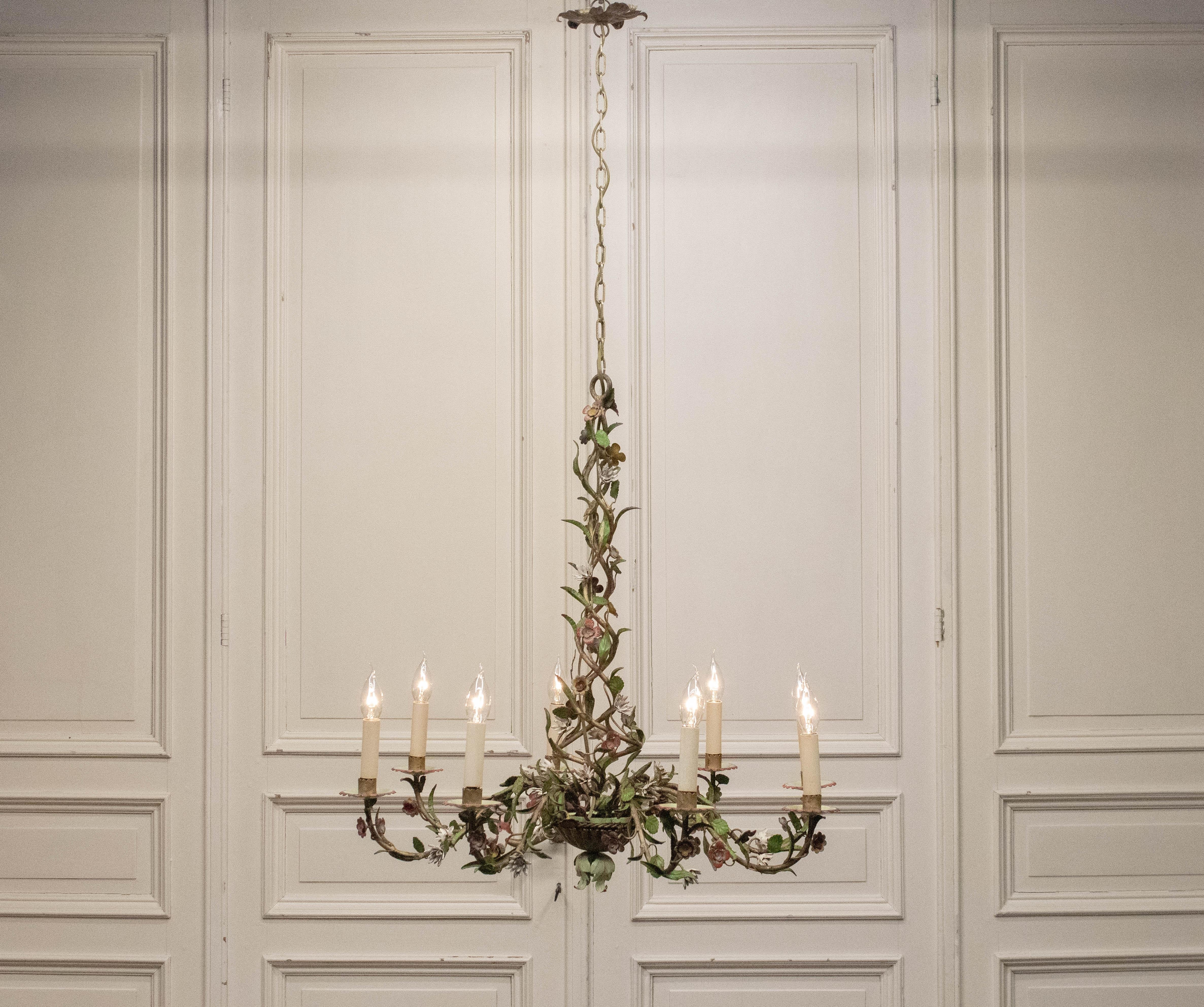 1920s , Large French Polychrome Painted Tole Chandelier For Sale 1