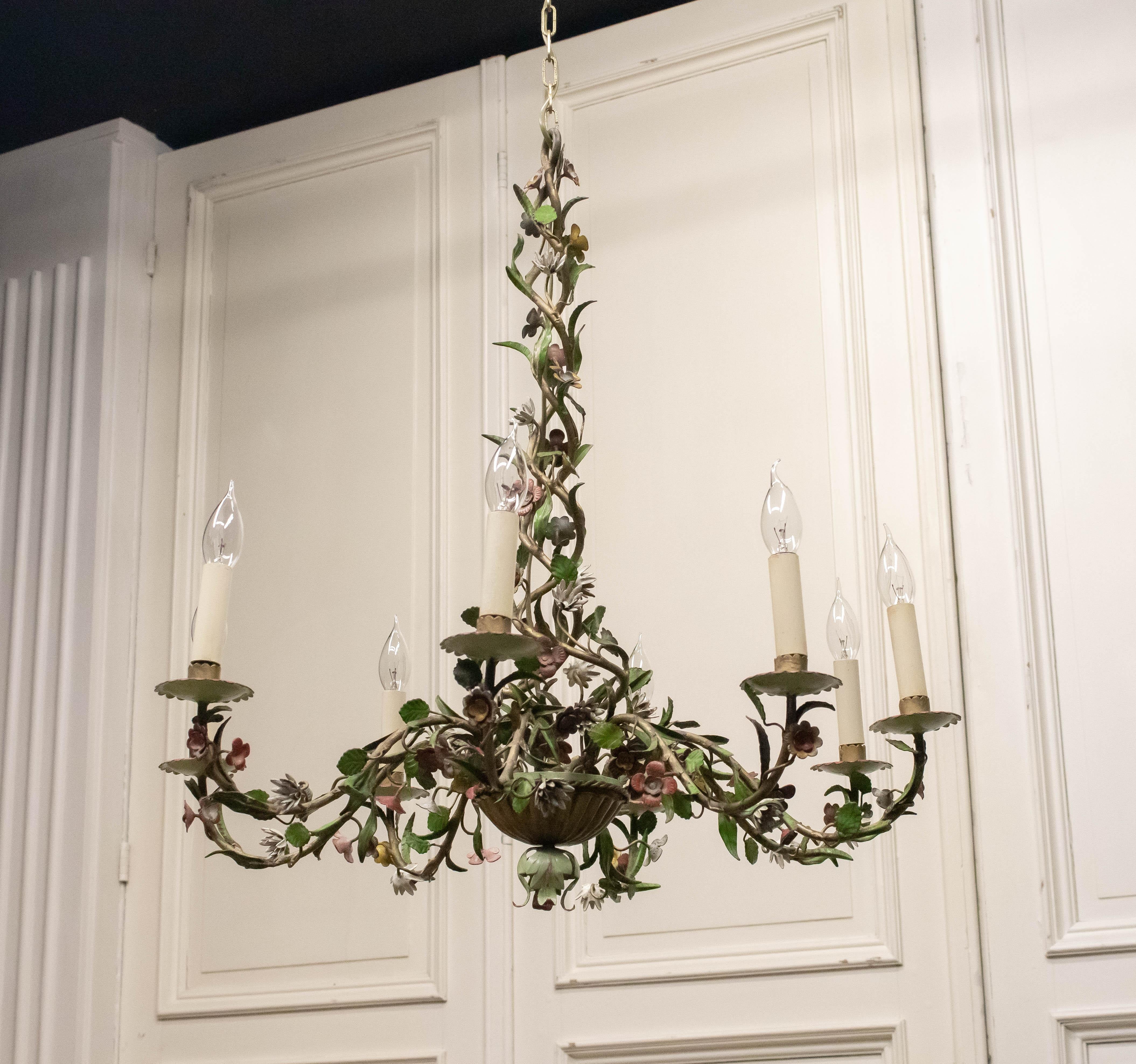 1920s , Large French Polychrome Painted Tole Chandelier For Sale 3