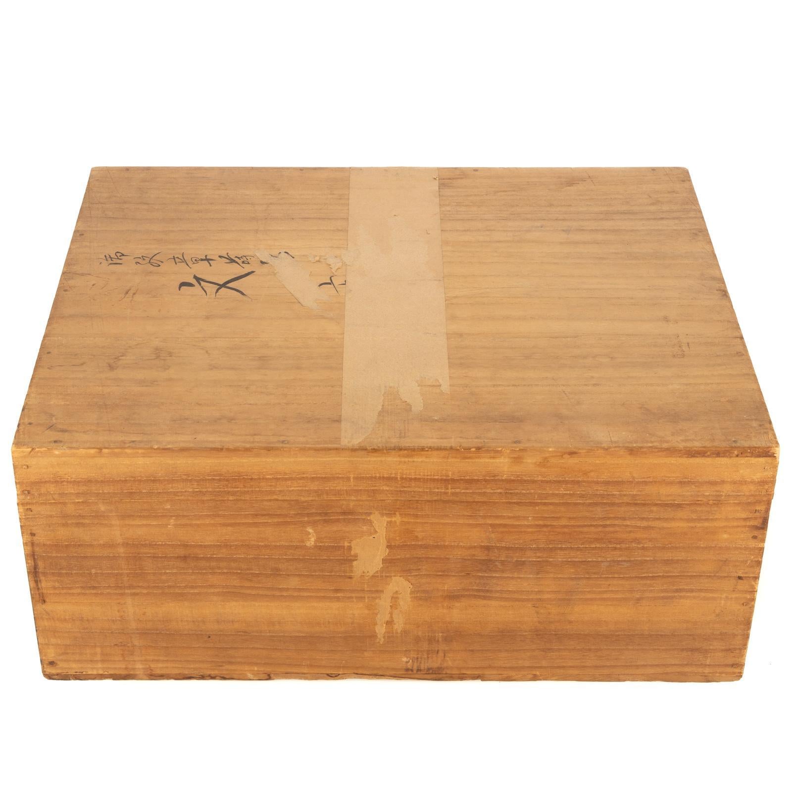 Gran caja japonesa de laca Maki-E de los años 20 con mon del shogunato Tokugawa Hecho a mano en venta