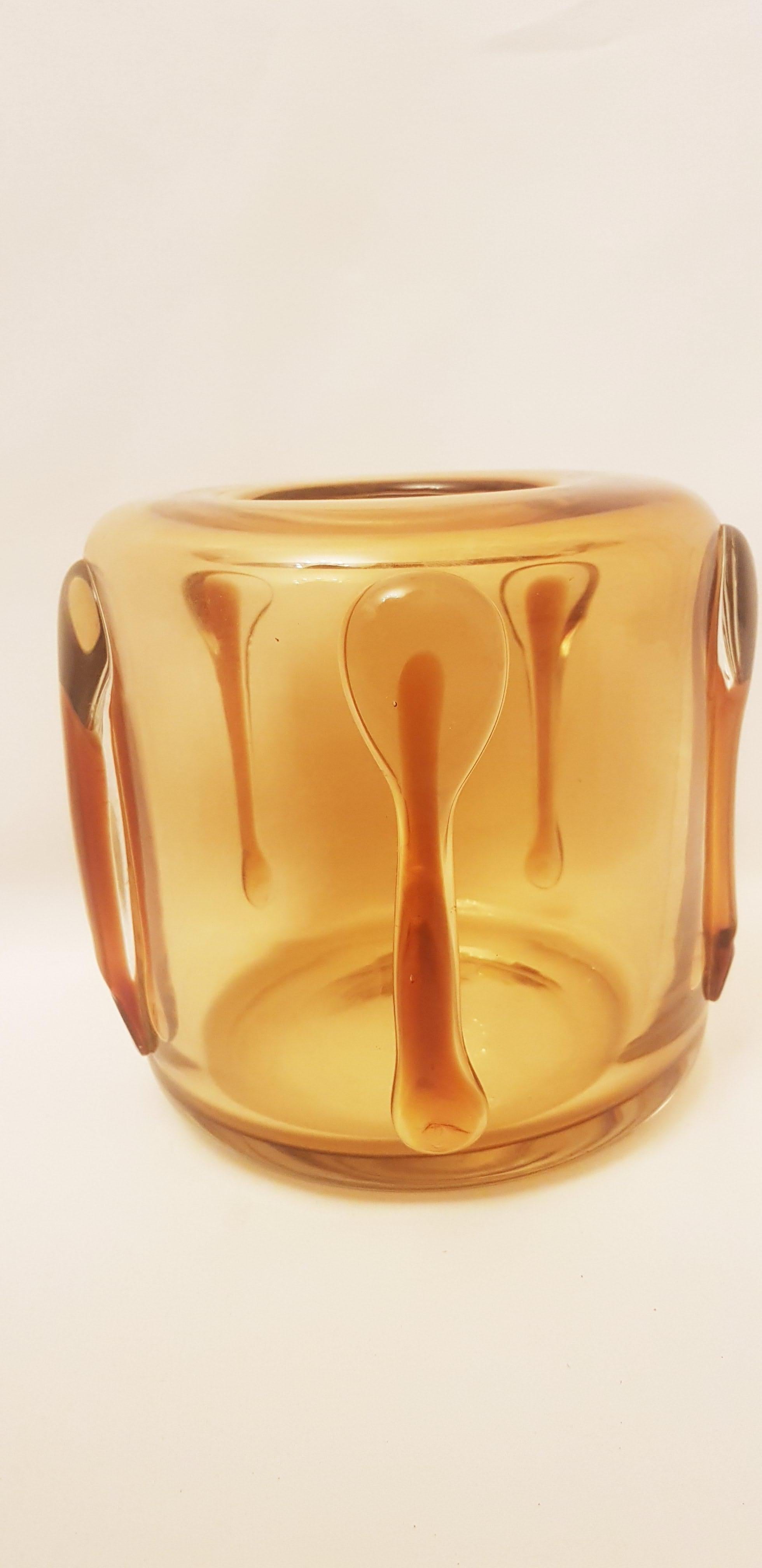 Beautiful large Murano glass bowl in amber and brown, attributed to Vittorio Zecchin for Vetri Venini; years 1920-1929. In excellent condition.