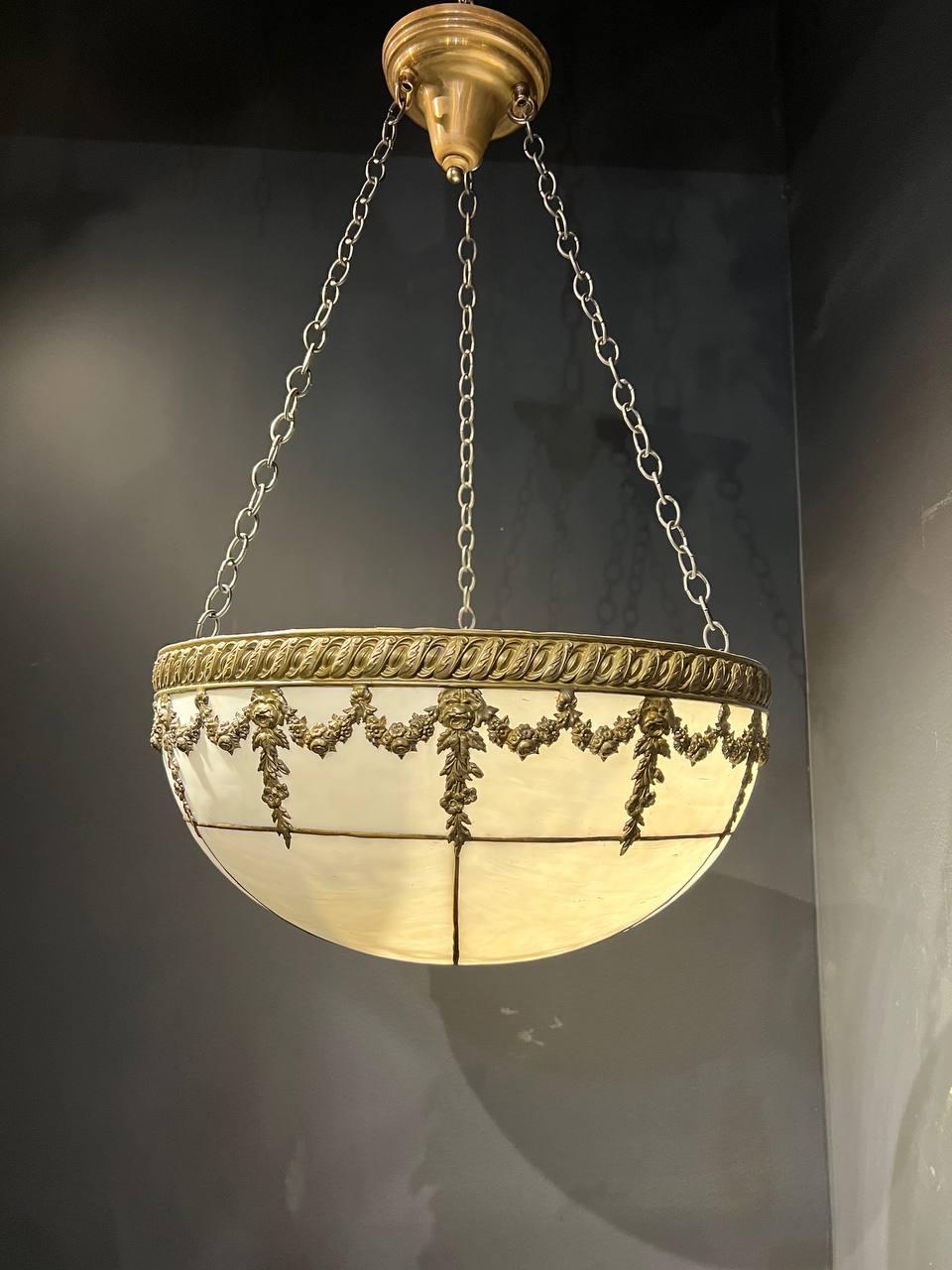 Americano Apparecchio di illuminazione in vetro piombato degli anni '20 in vendita