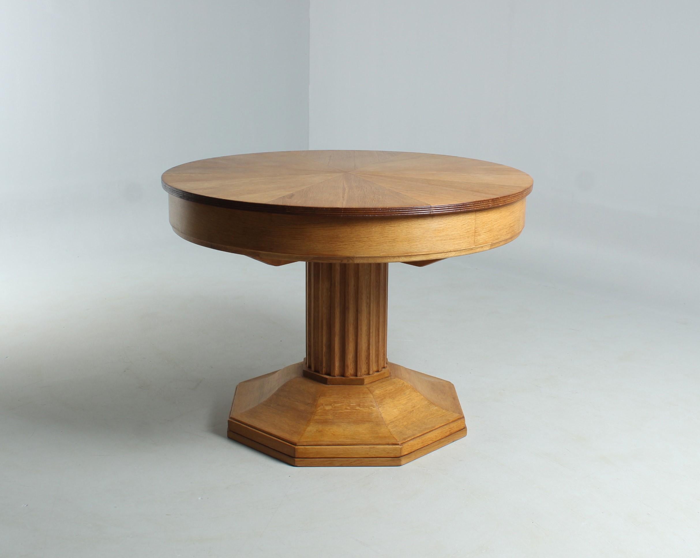 Liegnitz ring table

Liegnitz (then Silesia, now Poland) - Workshop Josef Seiler
oak
1920s

Dimensions: height 78 cm, diameter 110 cm - 155 cm

Description:
Quite extraordinary round dining table, solid oak and veneered.

When closed, it is a round