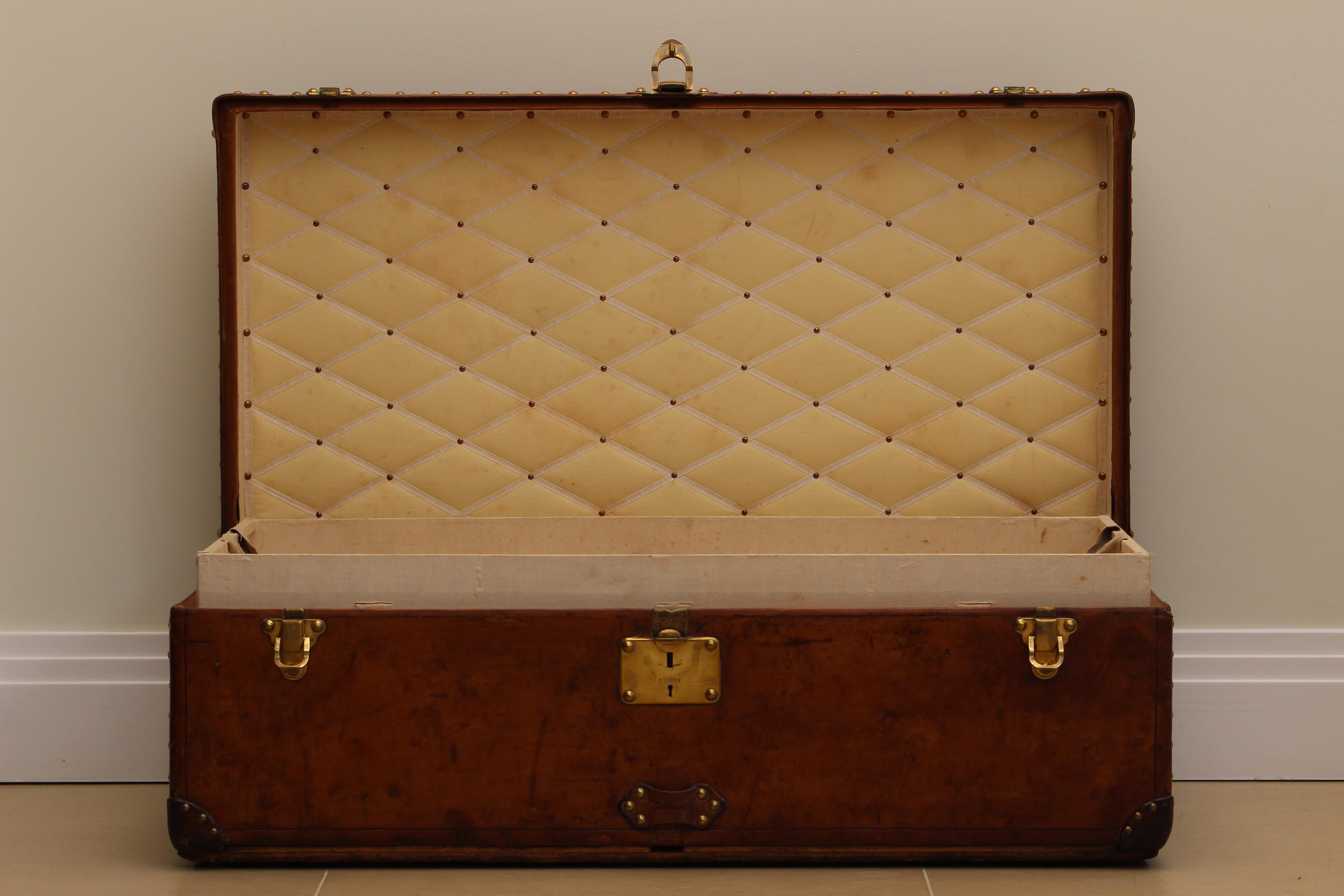 1920s Louis Vuitton Cowhide Leather Cabin Trunk For Sale 7