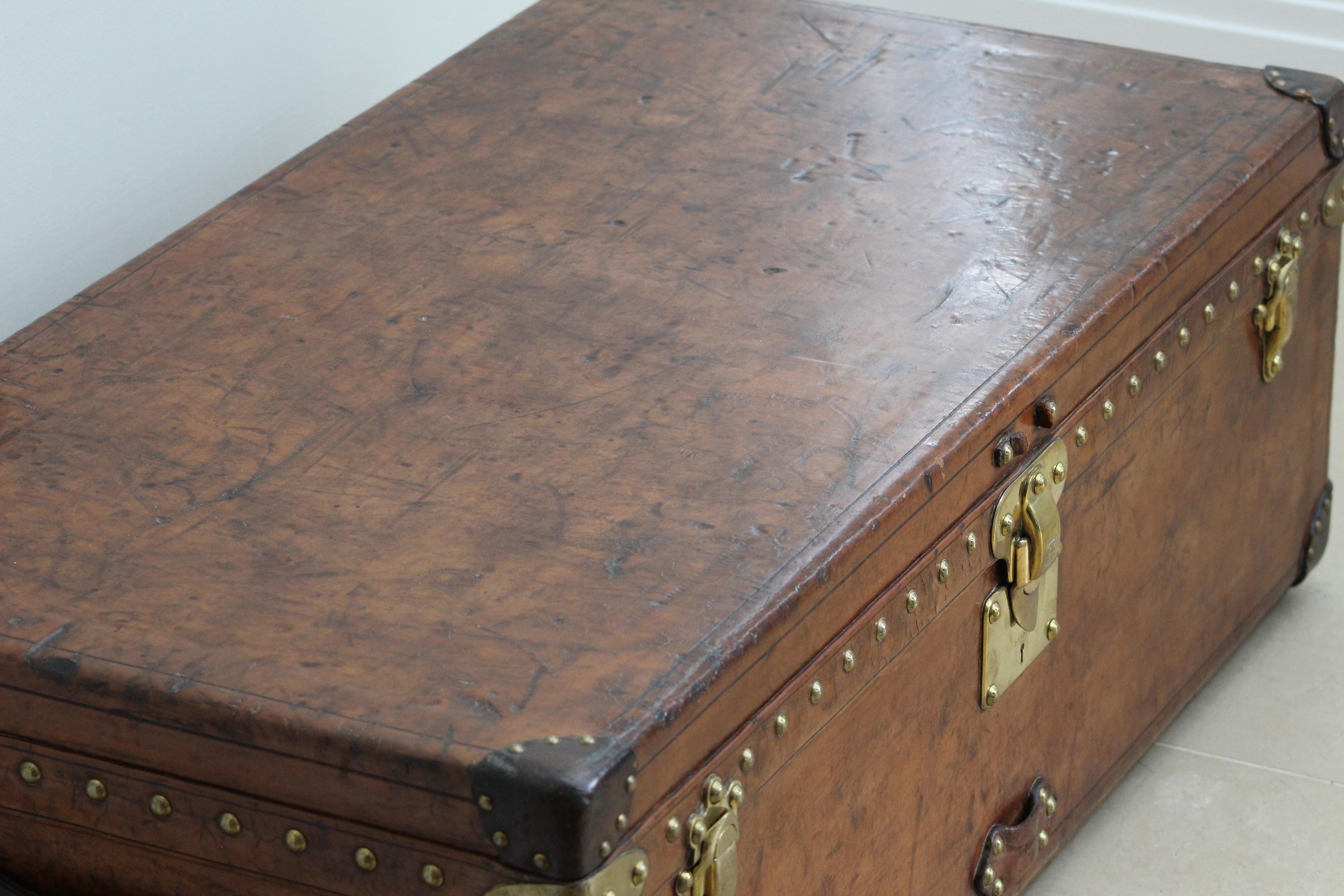 1920s Louis Vuitton Cowhide Leather Cabin Trunk For Sale 12