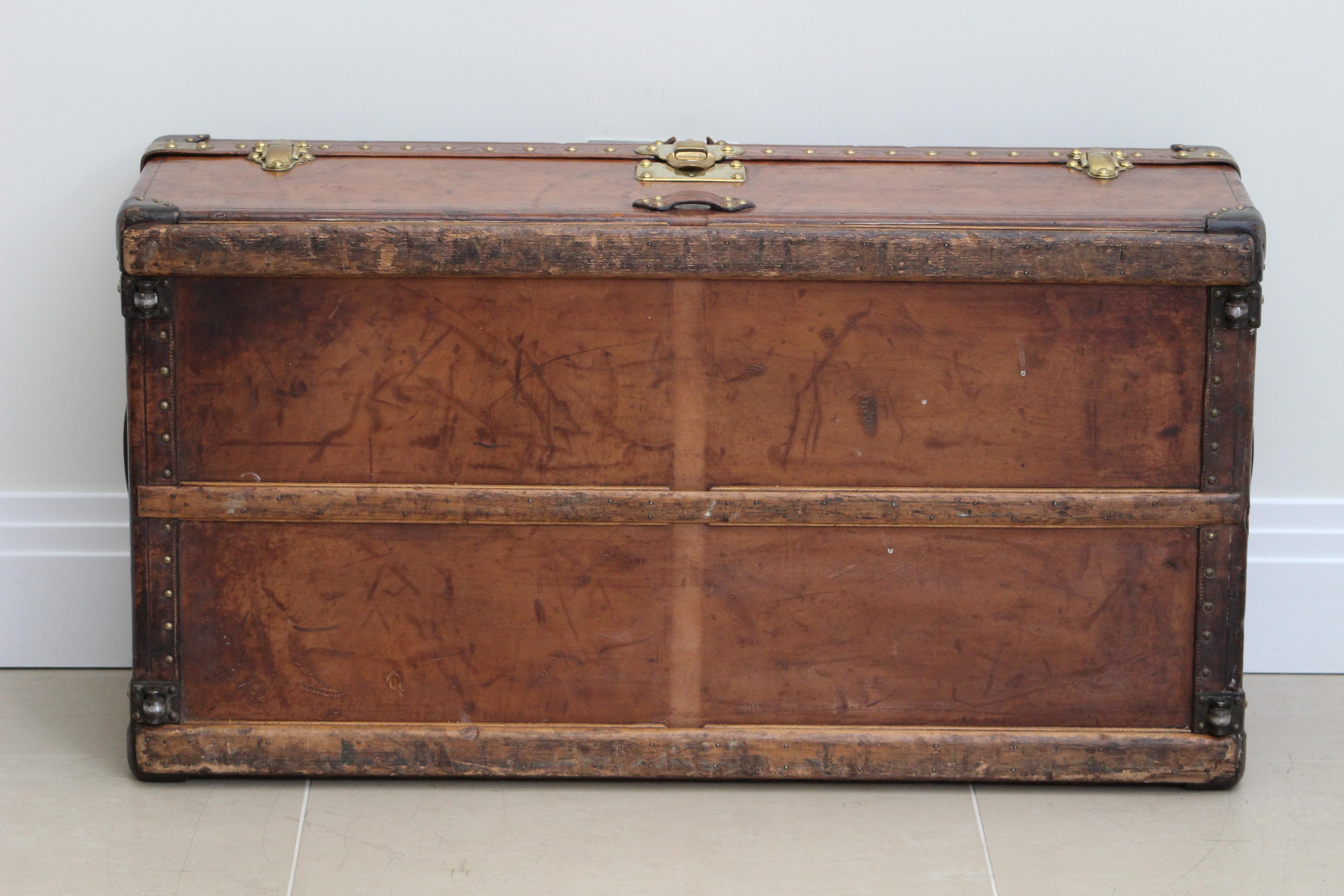 1920s Louis Vuitton Cowhide Leather Cabin Trunk For Sale 13