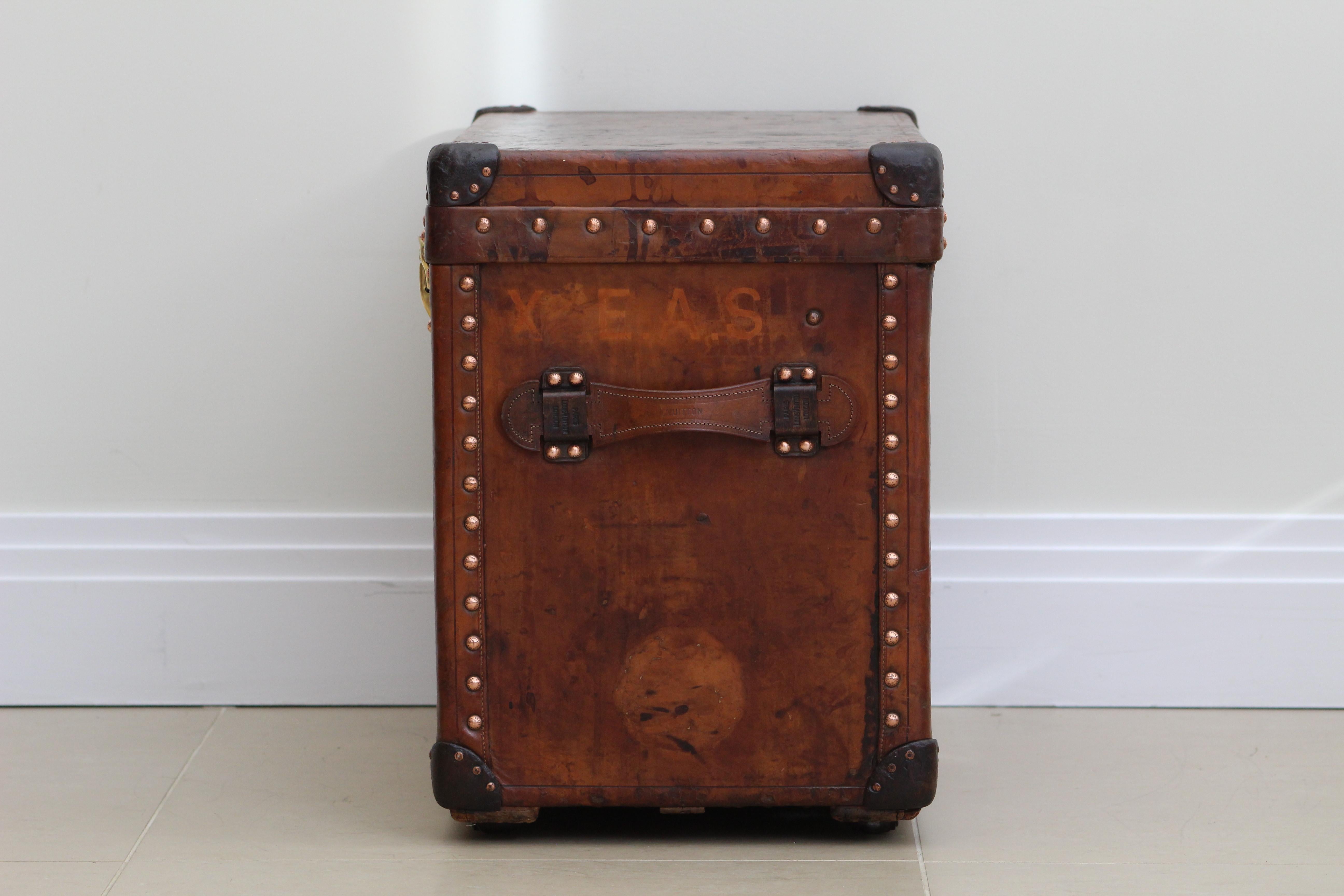 1920s Louis Vuitton Cowhide Leather Custom Trunk In Good Condition In London, GB