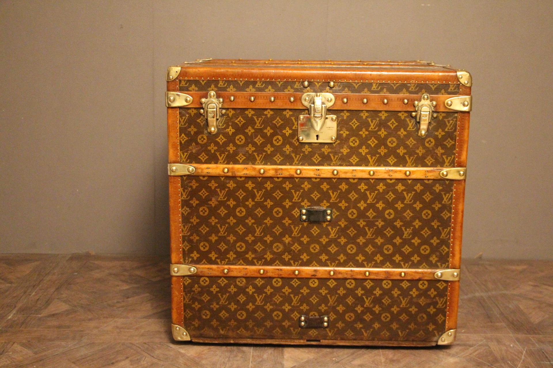 This unusual cube trunk is very elegant and in very good condition. It has got the stencilled LV monogram pattern canvas, lozine trim, LV stamped brass locks, LV stamped studs and leather side handles. Customised painted French flag on each