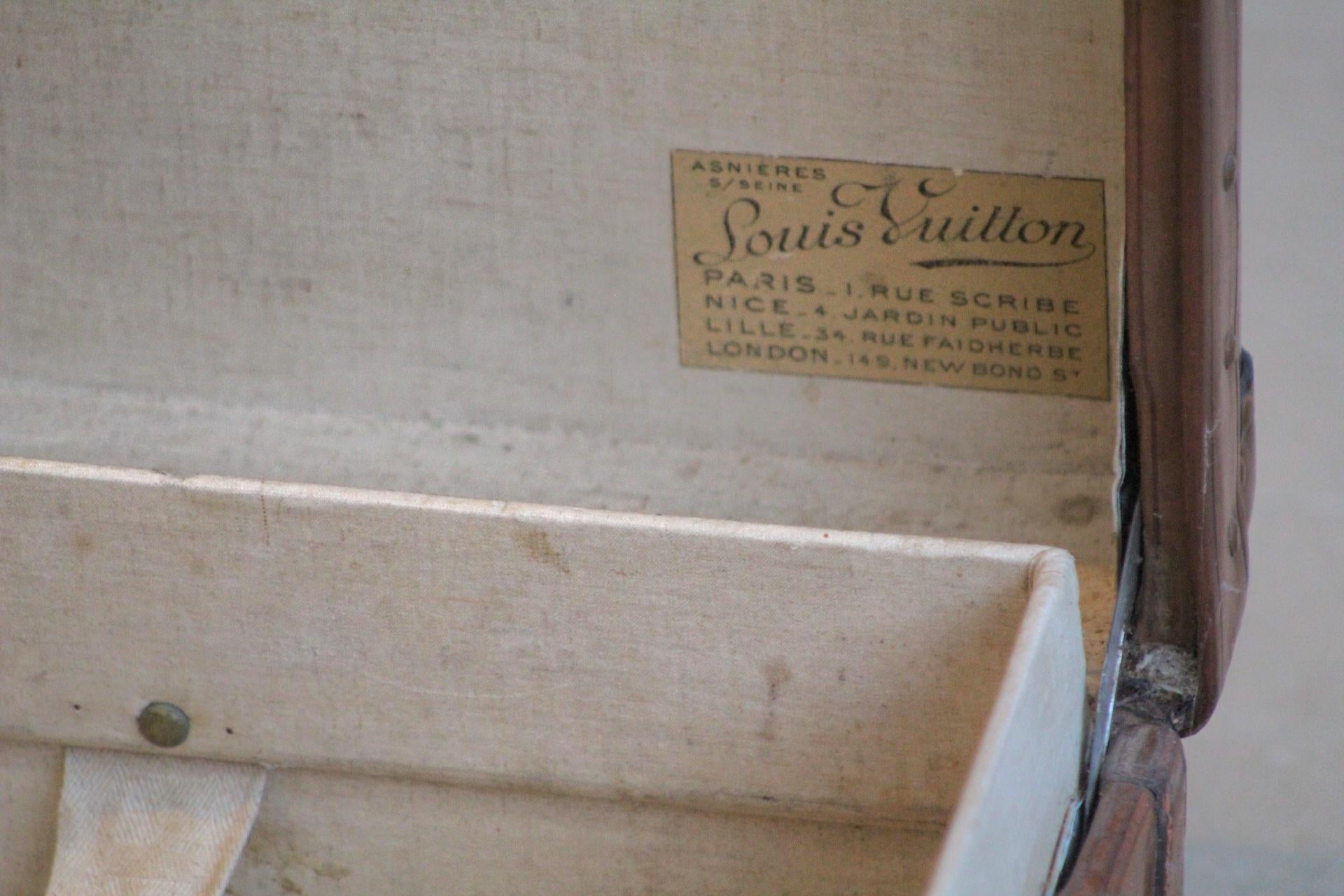 Coffret Louis Vuitton des années 1920 avec provenance royale et housse authentique en vente 9