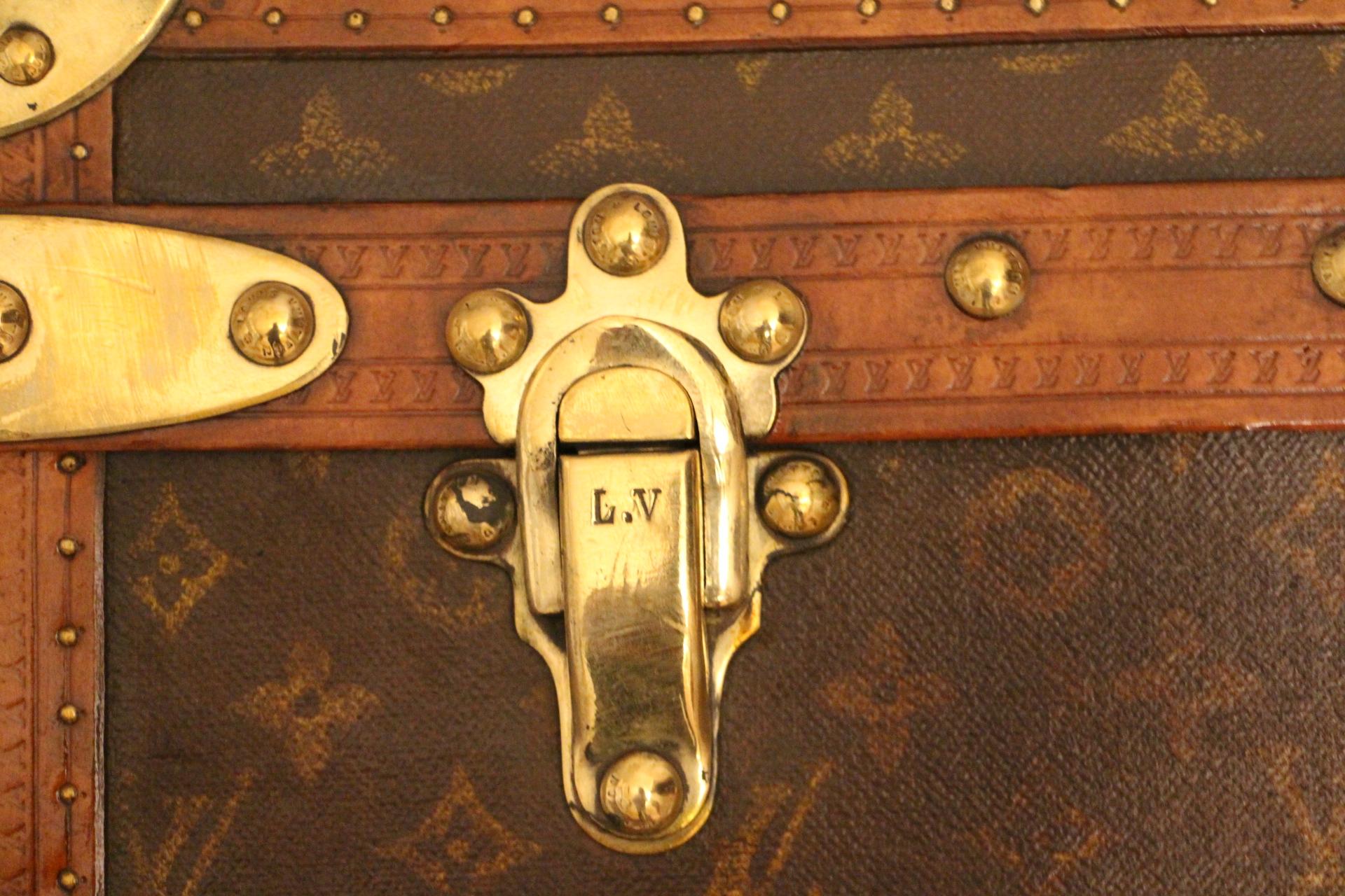 1920s Louis Vuitton Trunk In Monogram Canvas, Louis Vuitton Cabin Trunk In Excellent Condition In Saint-Ouen, FR