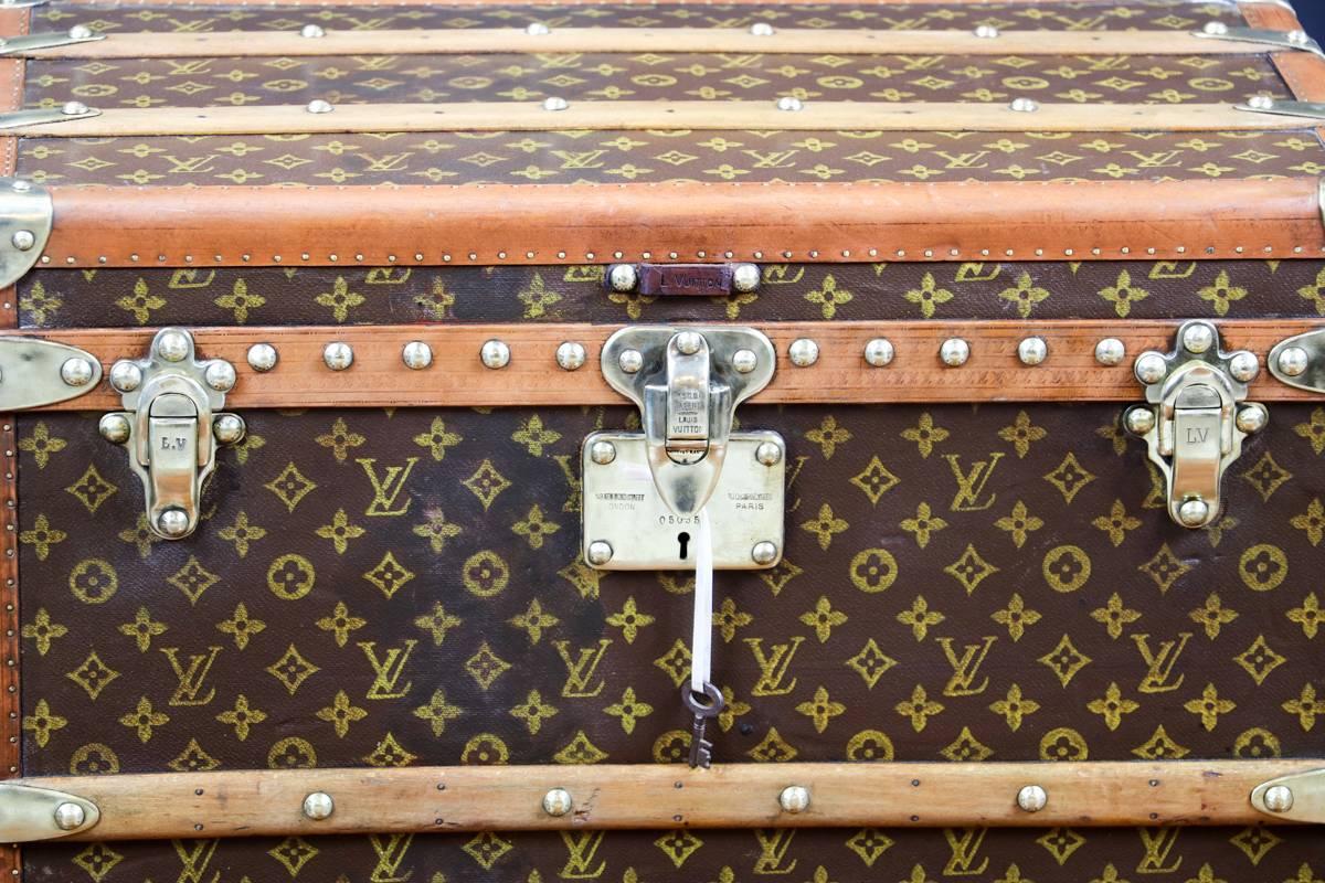 1920s Louis Vuitton Monogram Shoes Trunk with Key In Excellent Condition In Haguenau, FR