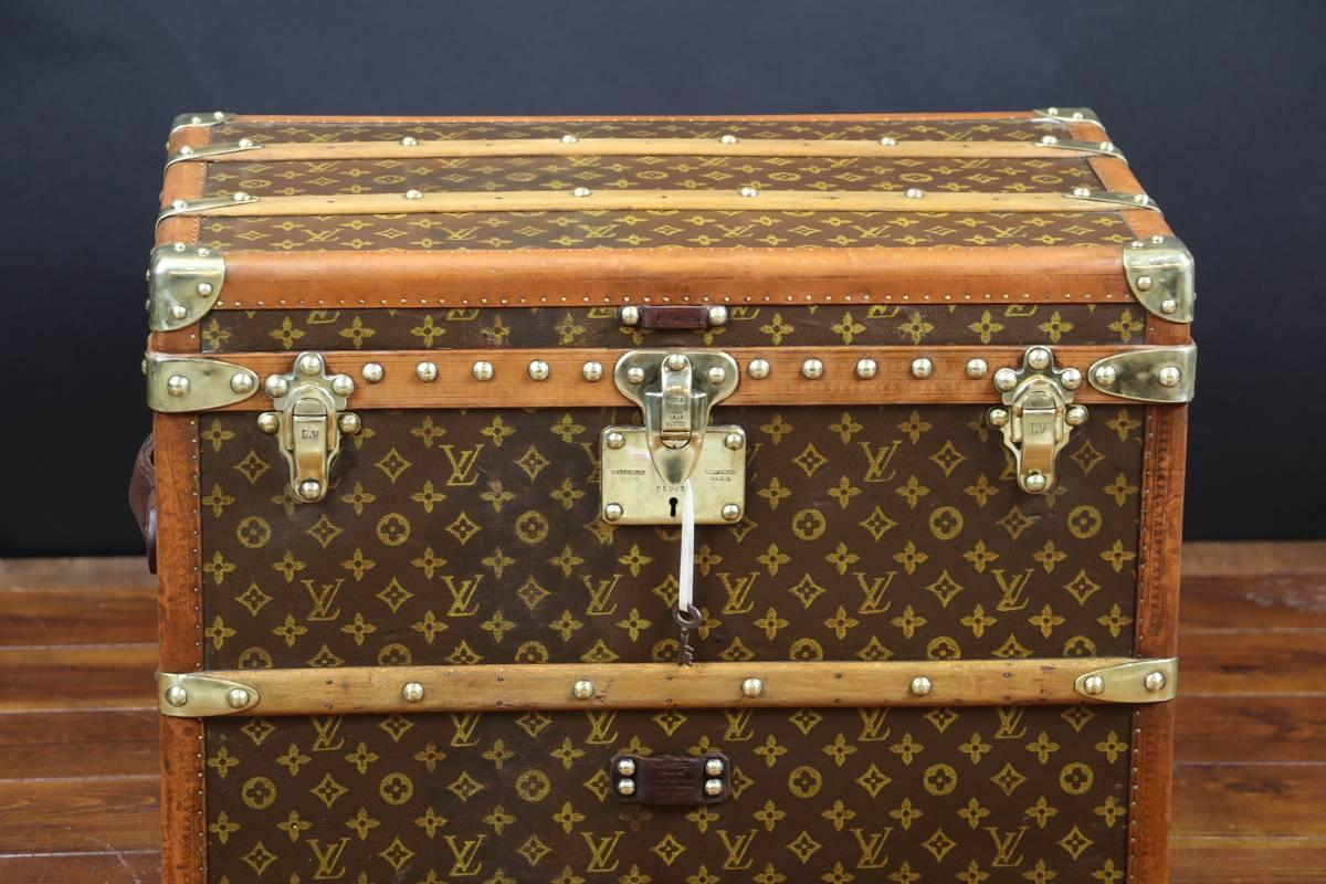 Early 20th Century 1920s Louis Vuitton Monogram Shoes Trunk with Key