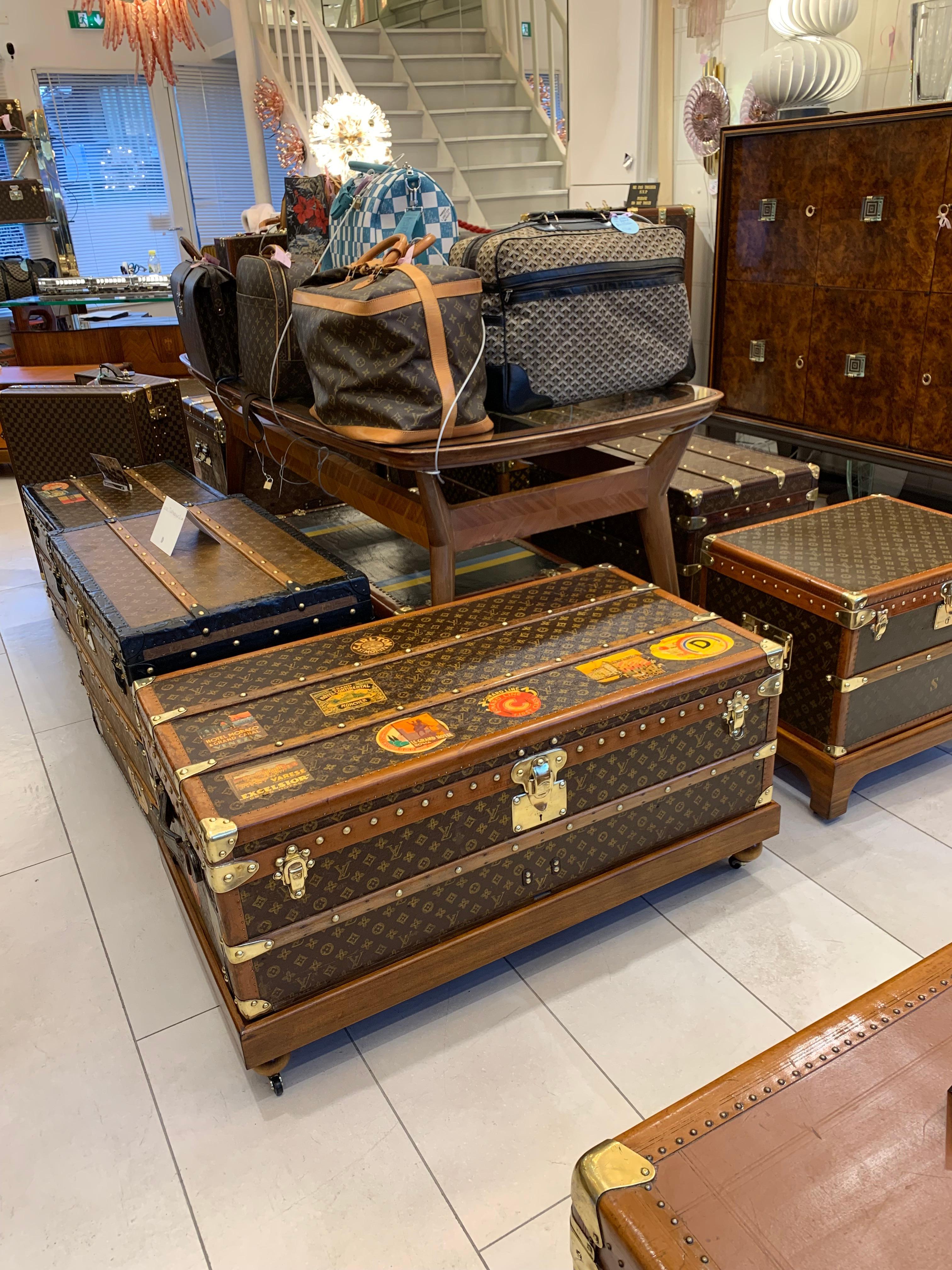 1920's Louis Vuitton Steamer Trunk in Stenciled Monogram, 100 cm Vuitton Trunk 14