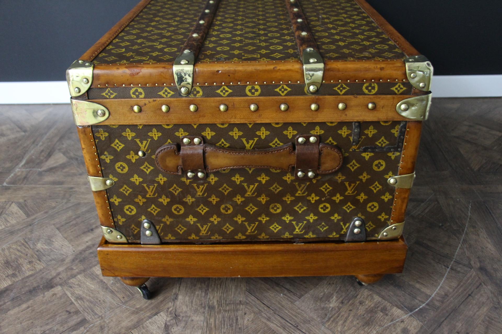 1920's Louis Vuitton Steamer Trunk in Stenciled Monogram, 100 cm Vuitton Trunk 3