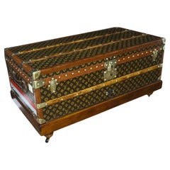 1920's Louis Vuitton Steamer Trunk in Stenciled Monogram, 100 cm Vuitton Trunk