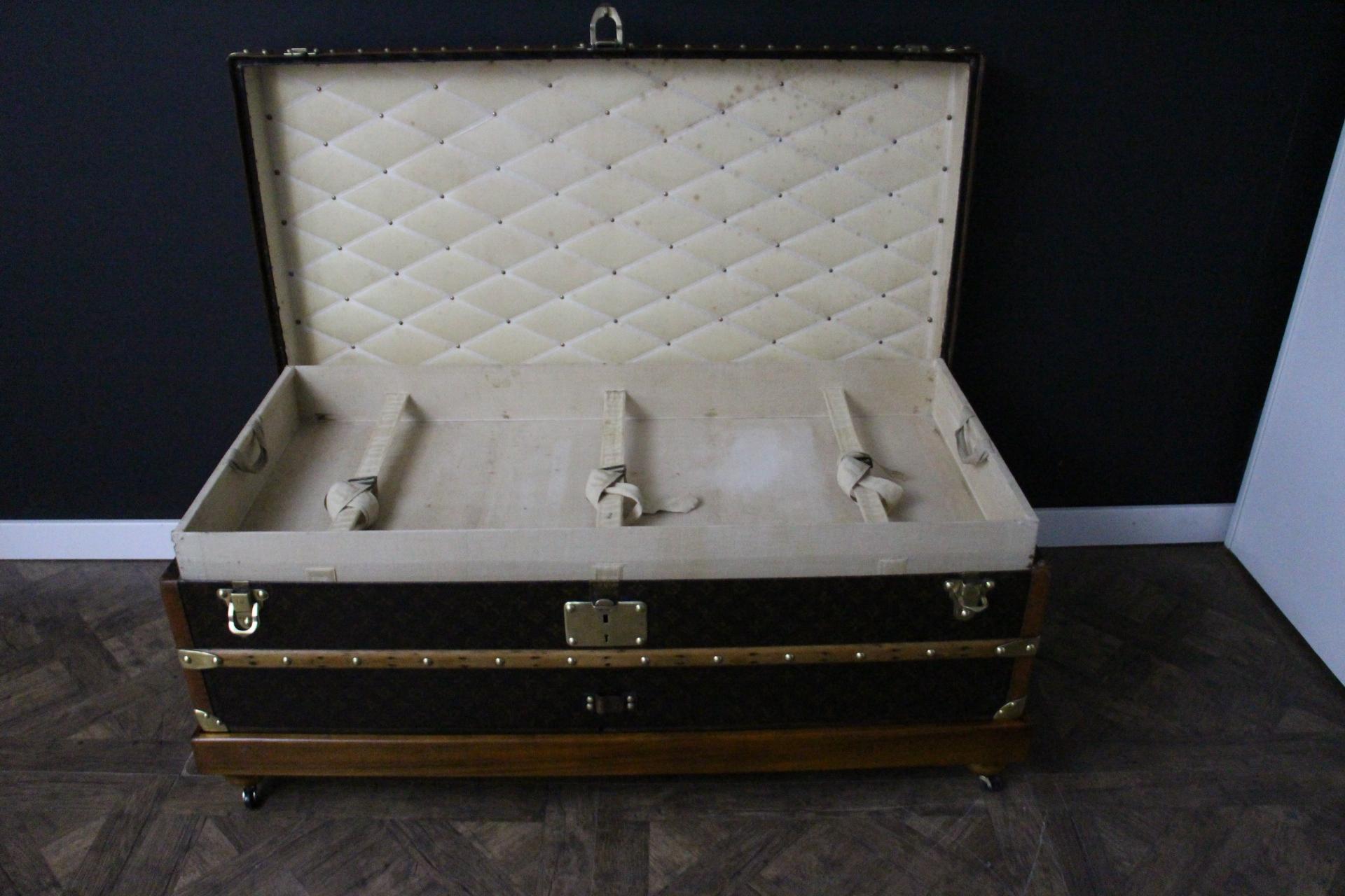 Baule a vapore Louis Vuitton del 1920 con monogram stencil, 110 cm Baule Vuitton in vendita 8