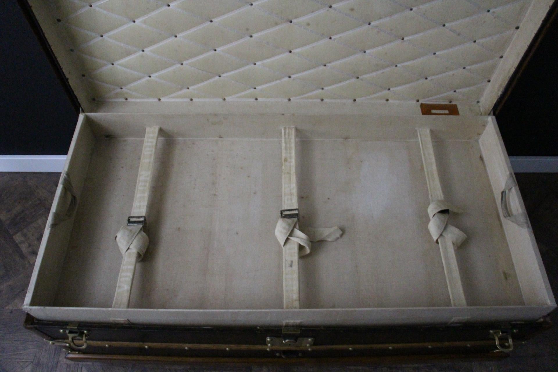 Baule a vapore Louis Vuitton del 1920 con monogram stencil, 110 cm Baule Vuitton in vendita 11